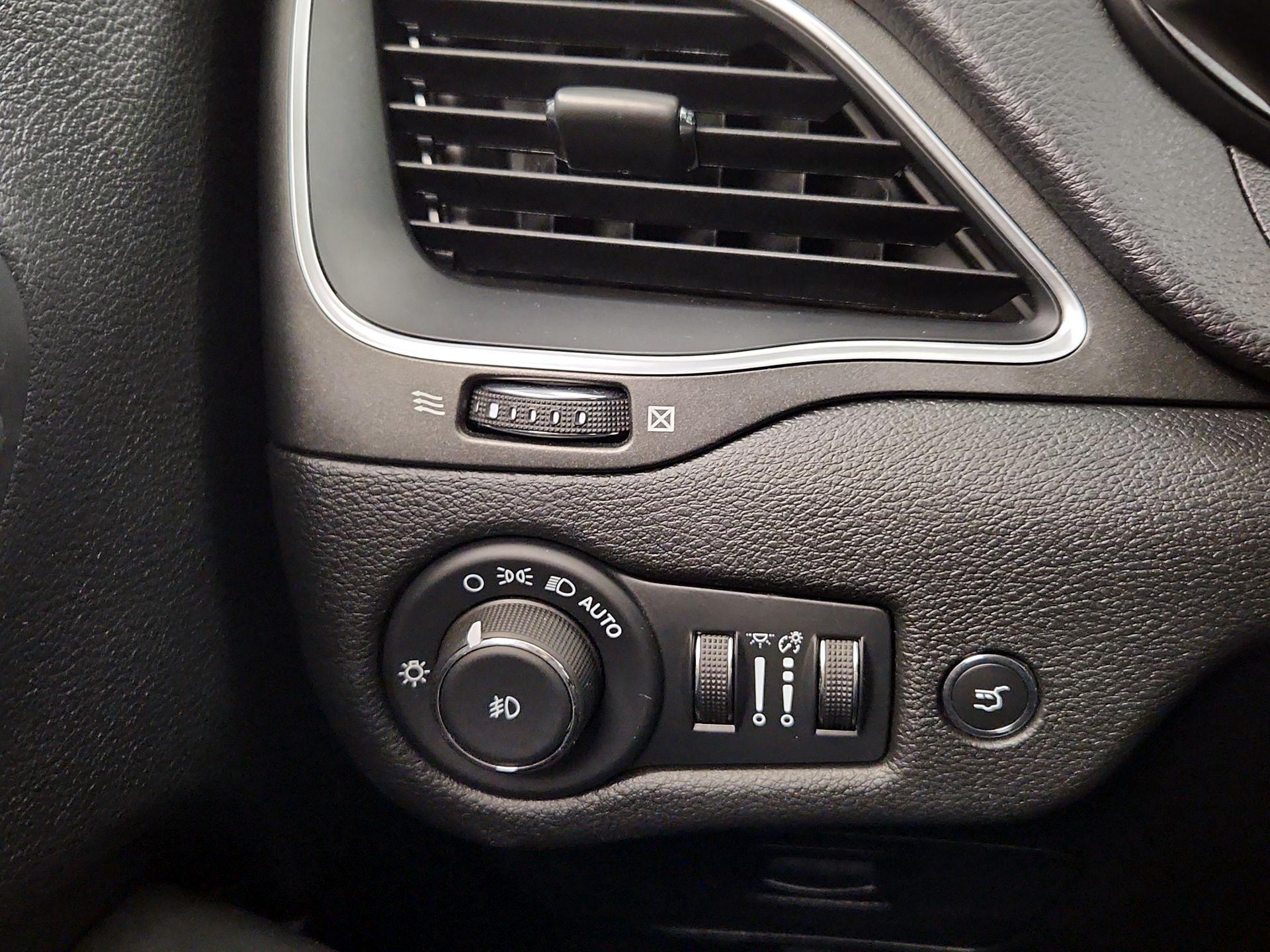 Thumbnail: 2022 Jeep Cherokee - 13