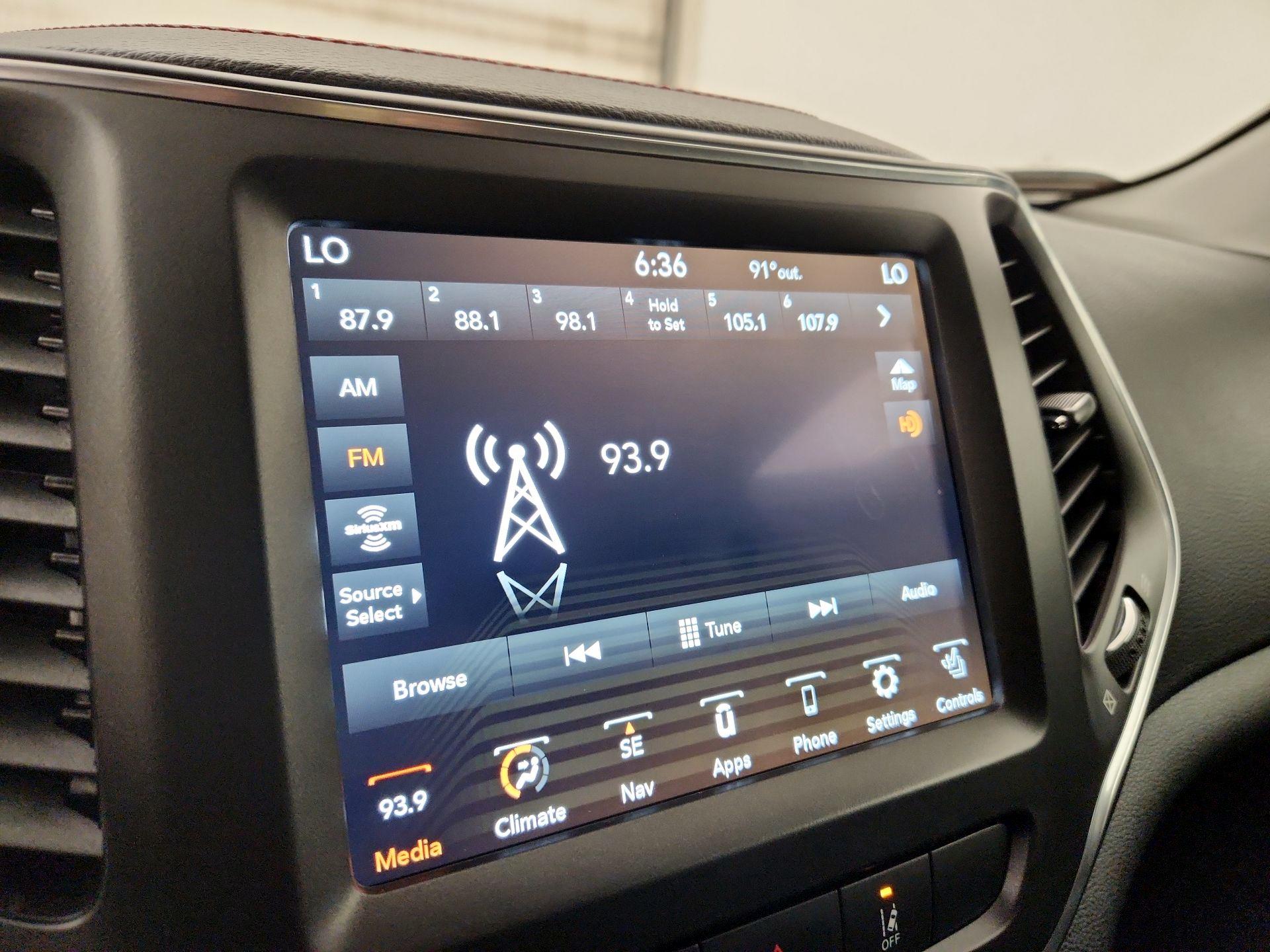 Thumbnail: 2022 Jeep Cherokee - 16