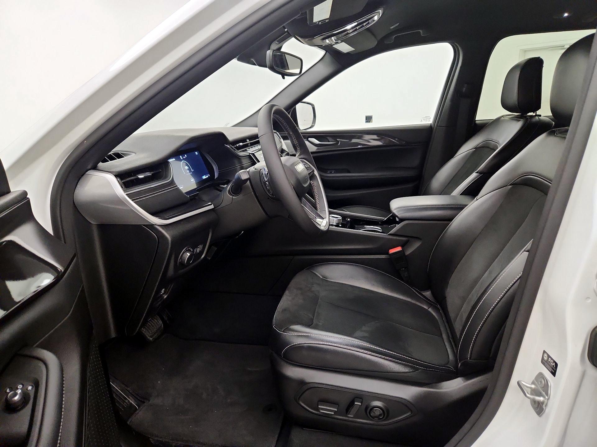 Thumbnail: 2023 Jeep Grand Cherokee - 11