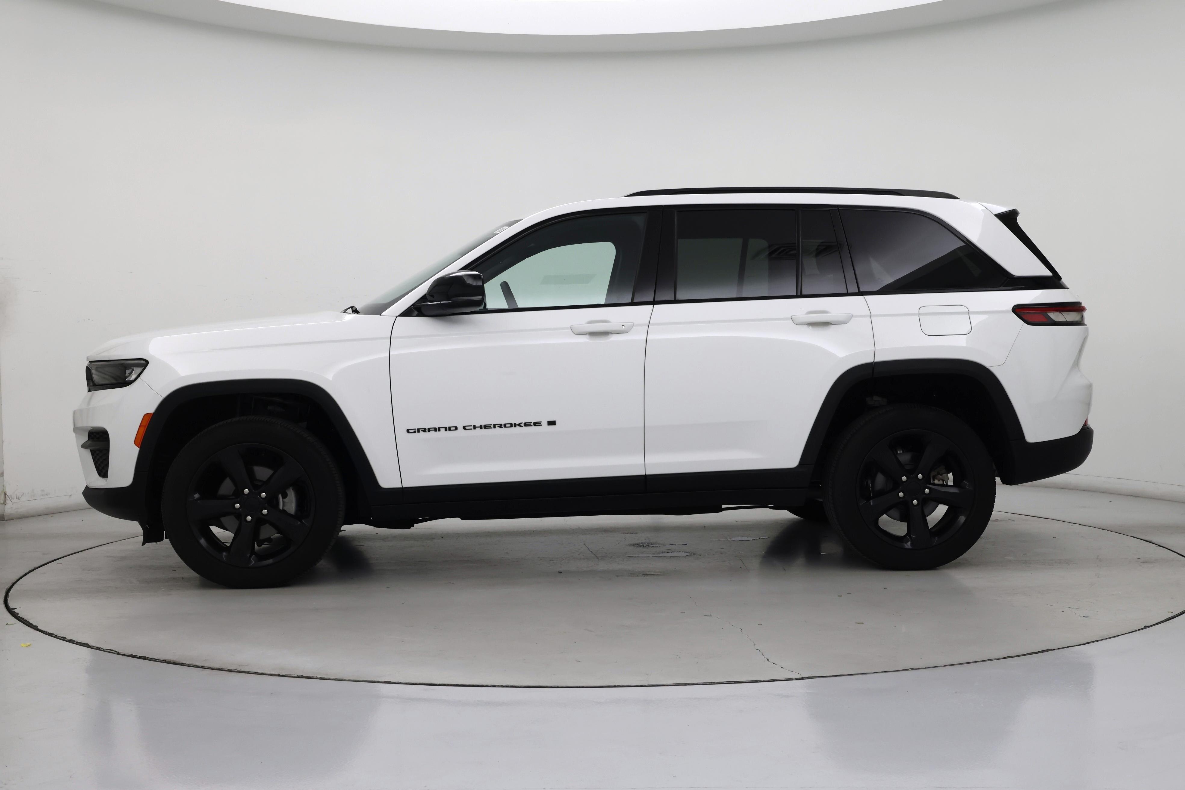 Thumbnail: 2023 Jeep Grand Cherokee - 3