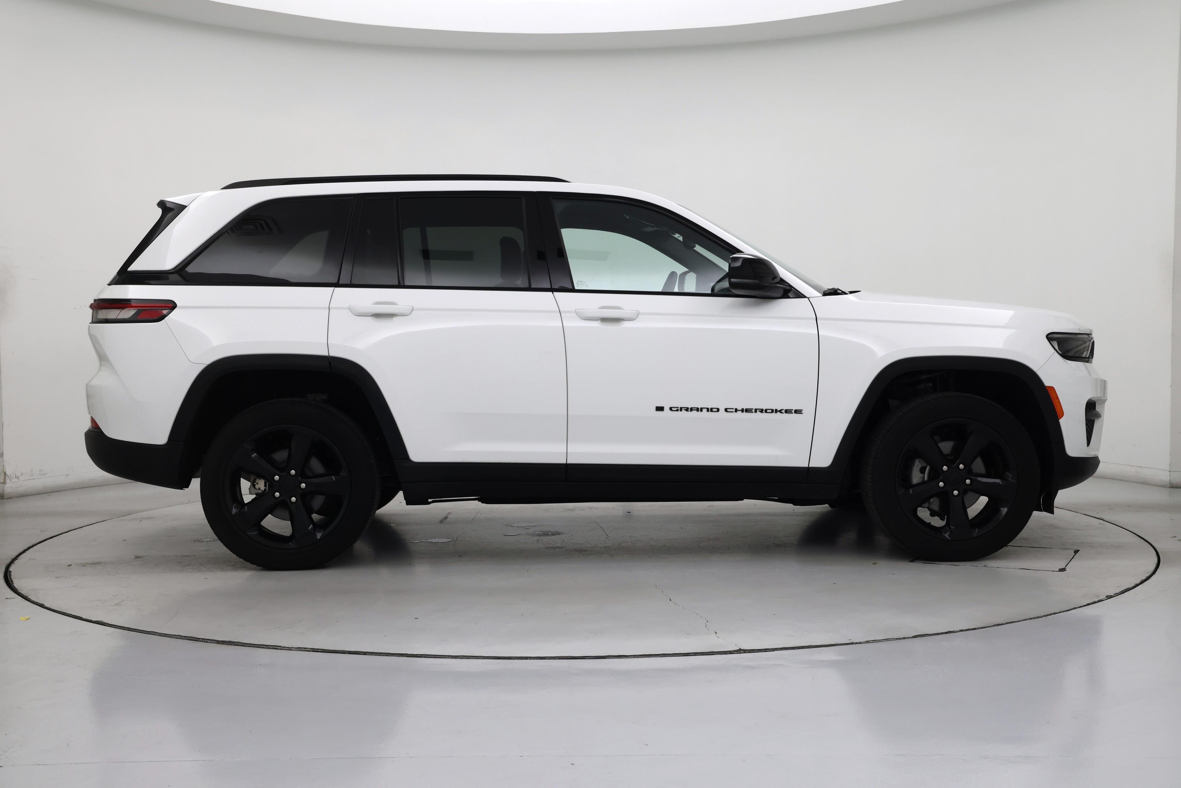 Thumbnail: 2023 Jeep Grand Cherokee - 7