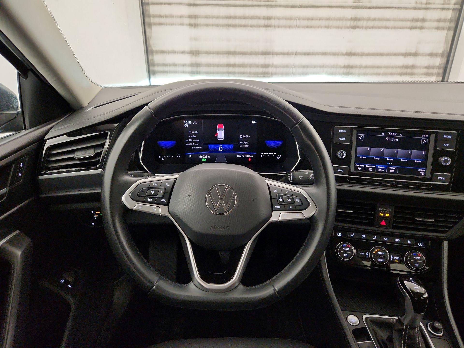 Thumbnail: 2024 Volkswagen Jetta - 10