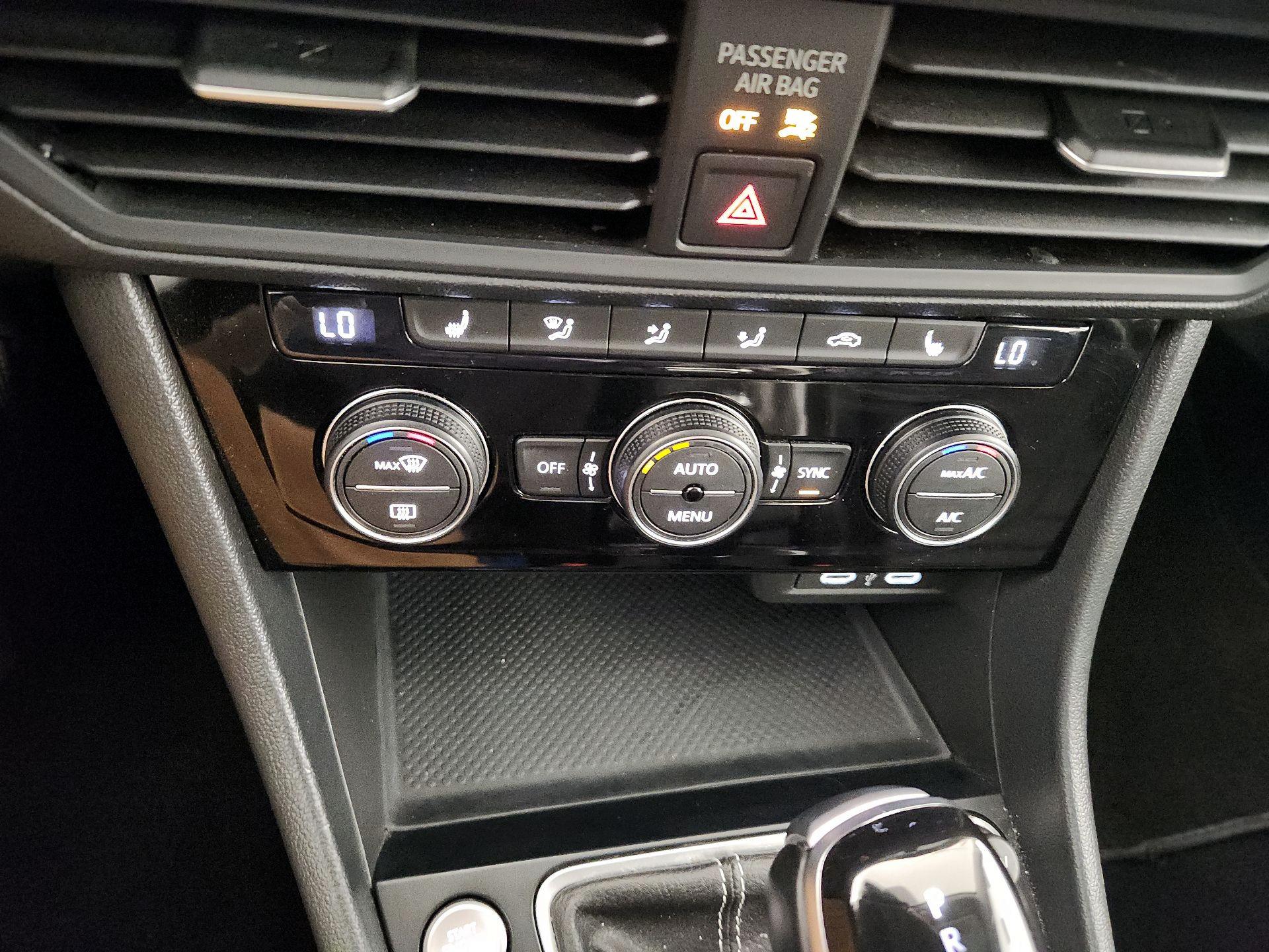 Thumbnail: 2024 Volkswagen Jetta - 16