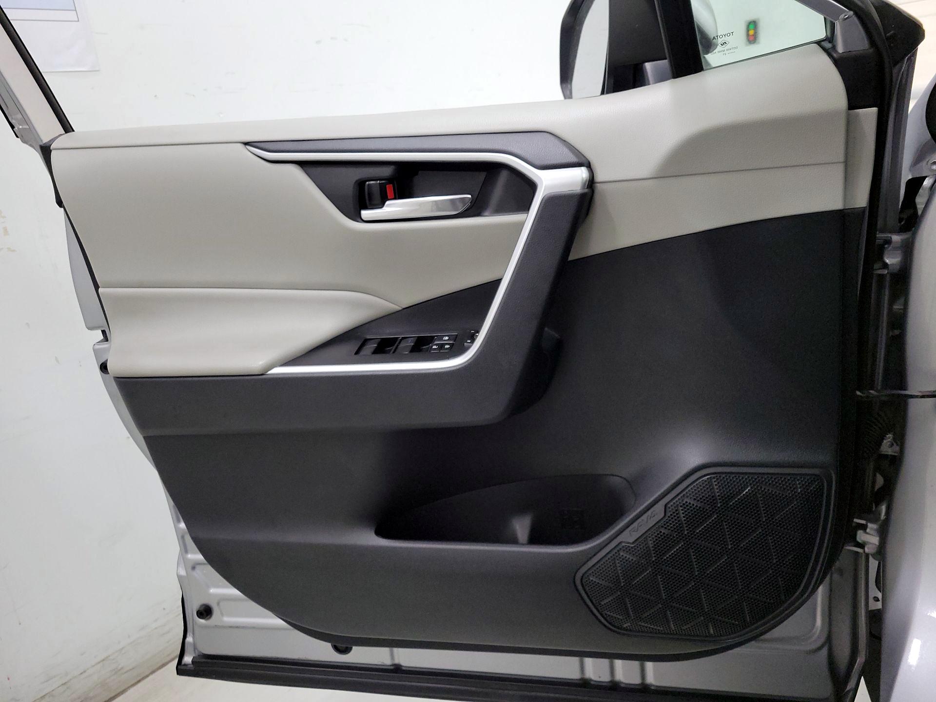 Thumbnail: 2021 Toyota RAV4 - 12