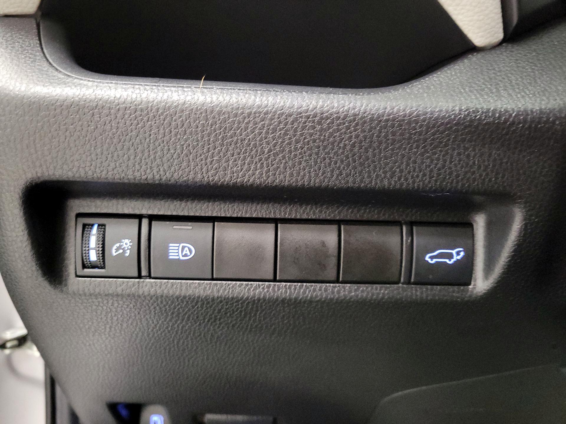 Thumbnail: 2021 Toyota RAV4 - 13