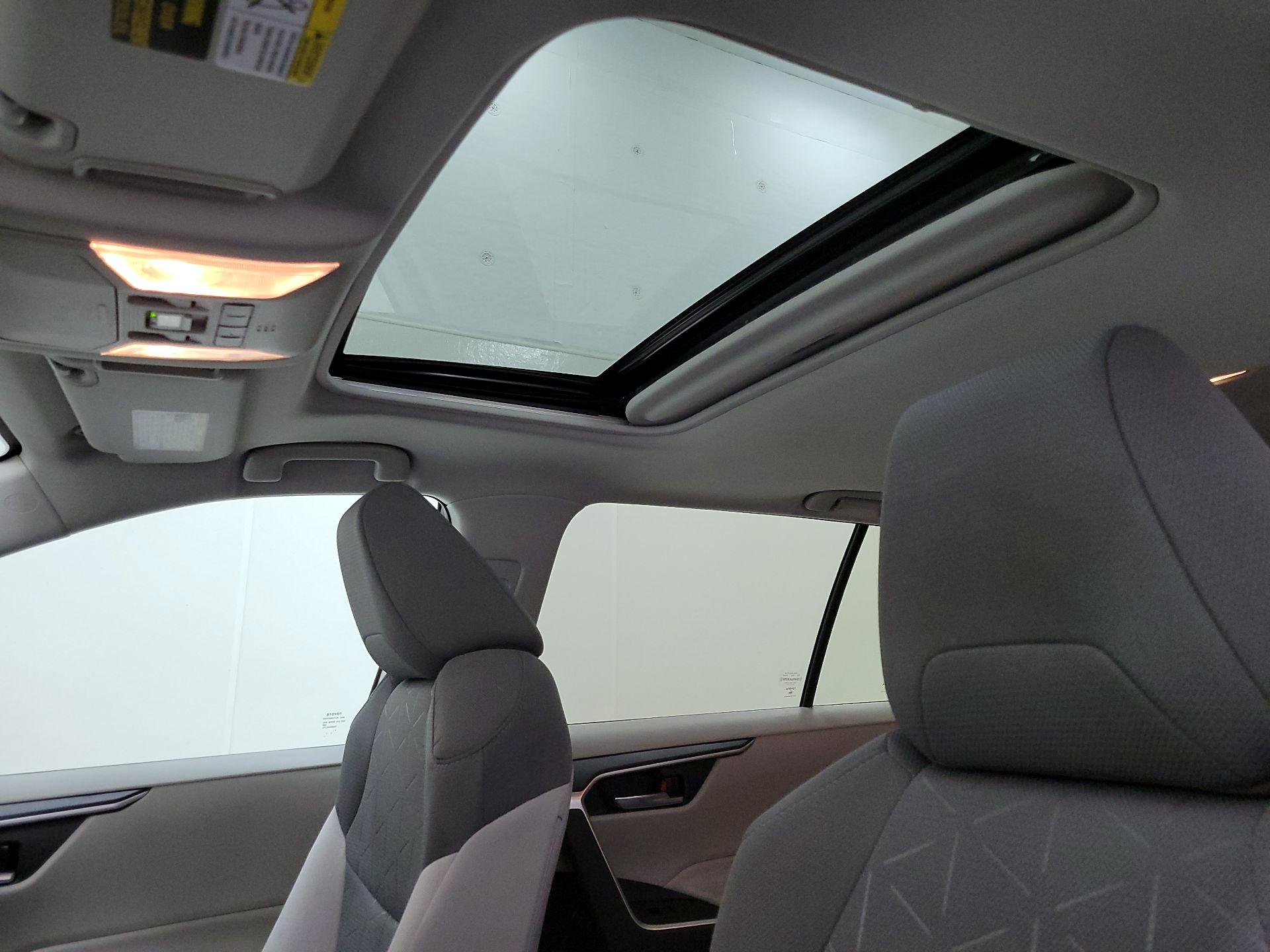 Thumbnail: 2021 Toyota RAV4 - 19