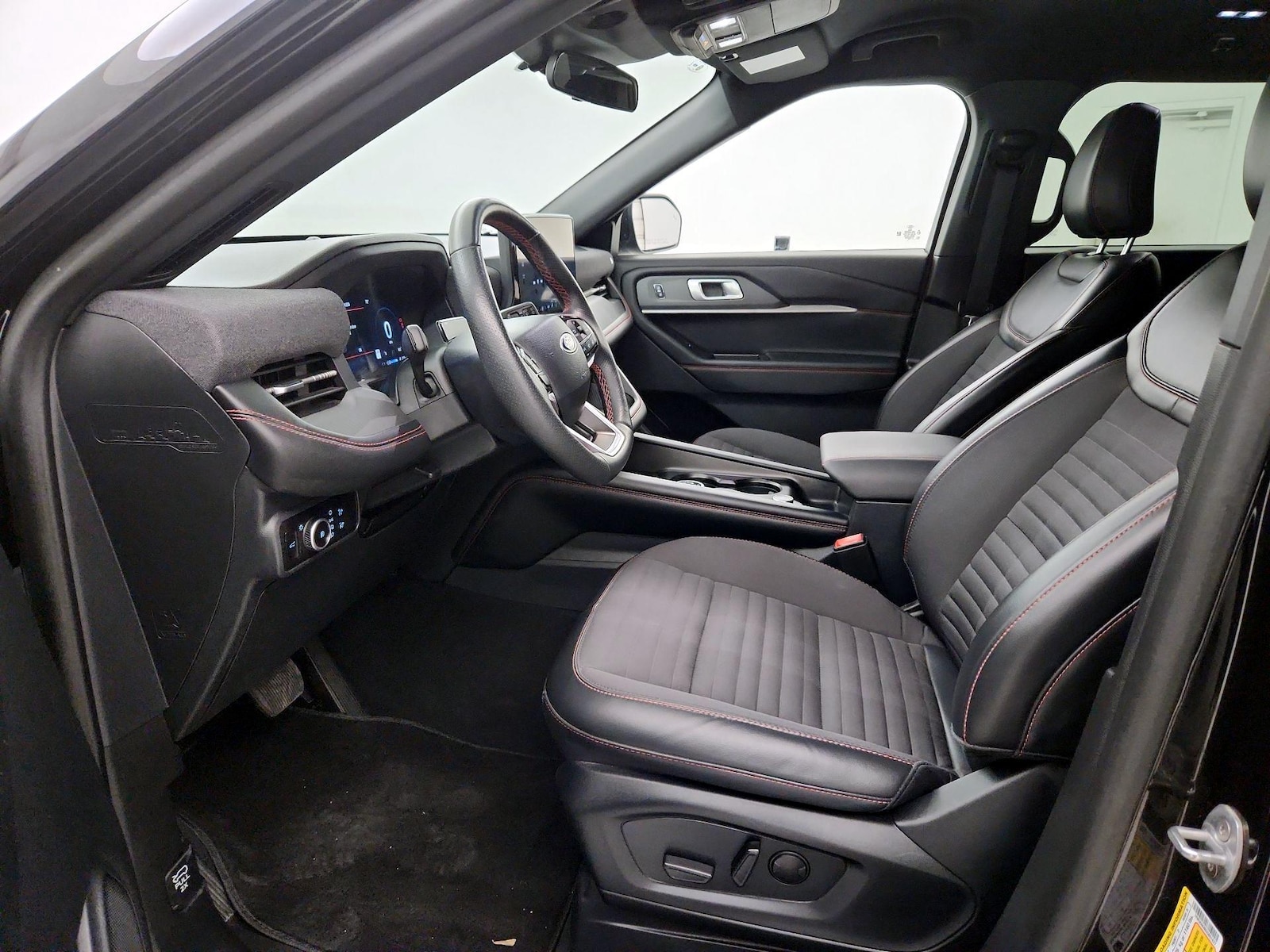 2025 Ford Explorer ST-LINE - Photo 12