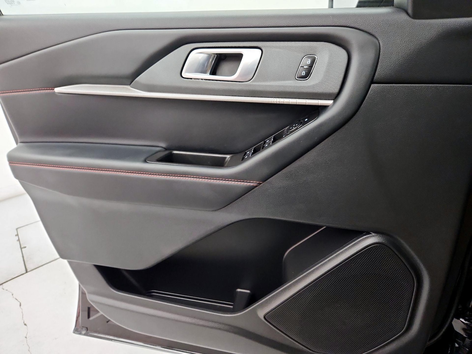 2025 Ford Explorer ST-LINE - Photo 13