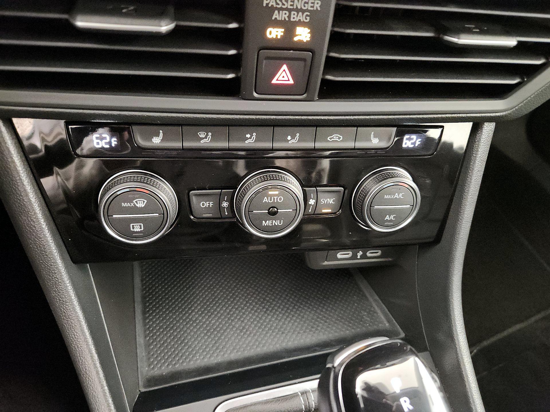 Thumbnail: 2024 Volkswagen Jetta - 16