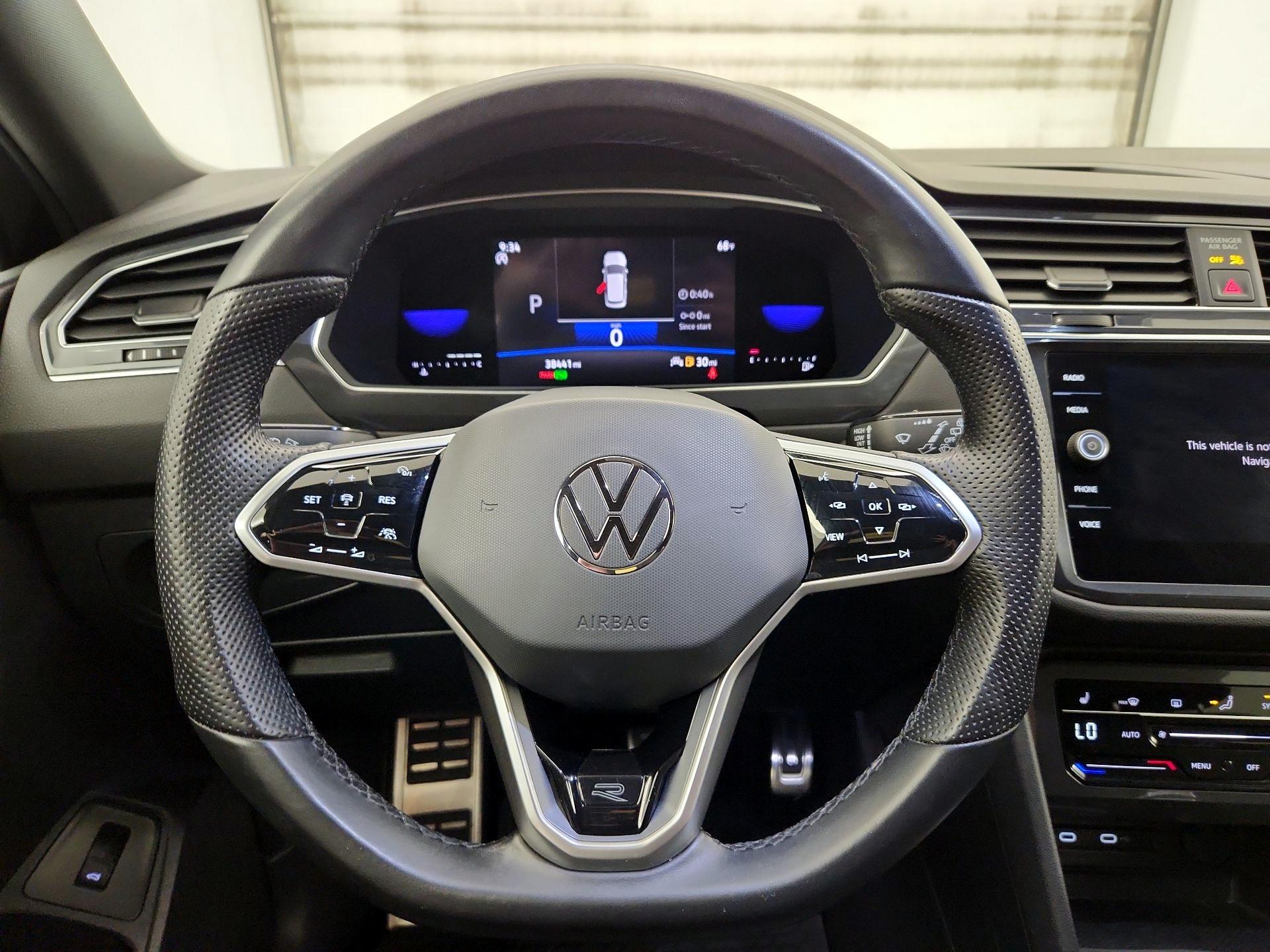 Thumbnail: 2022 Volkswagen Tiguan - 10