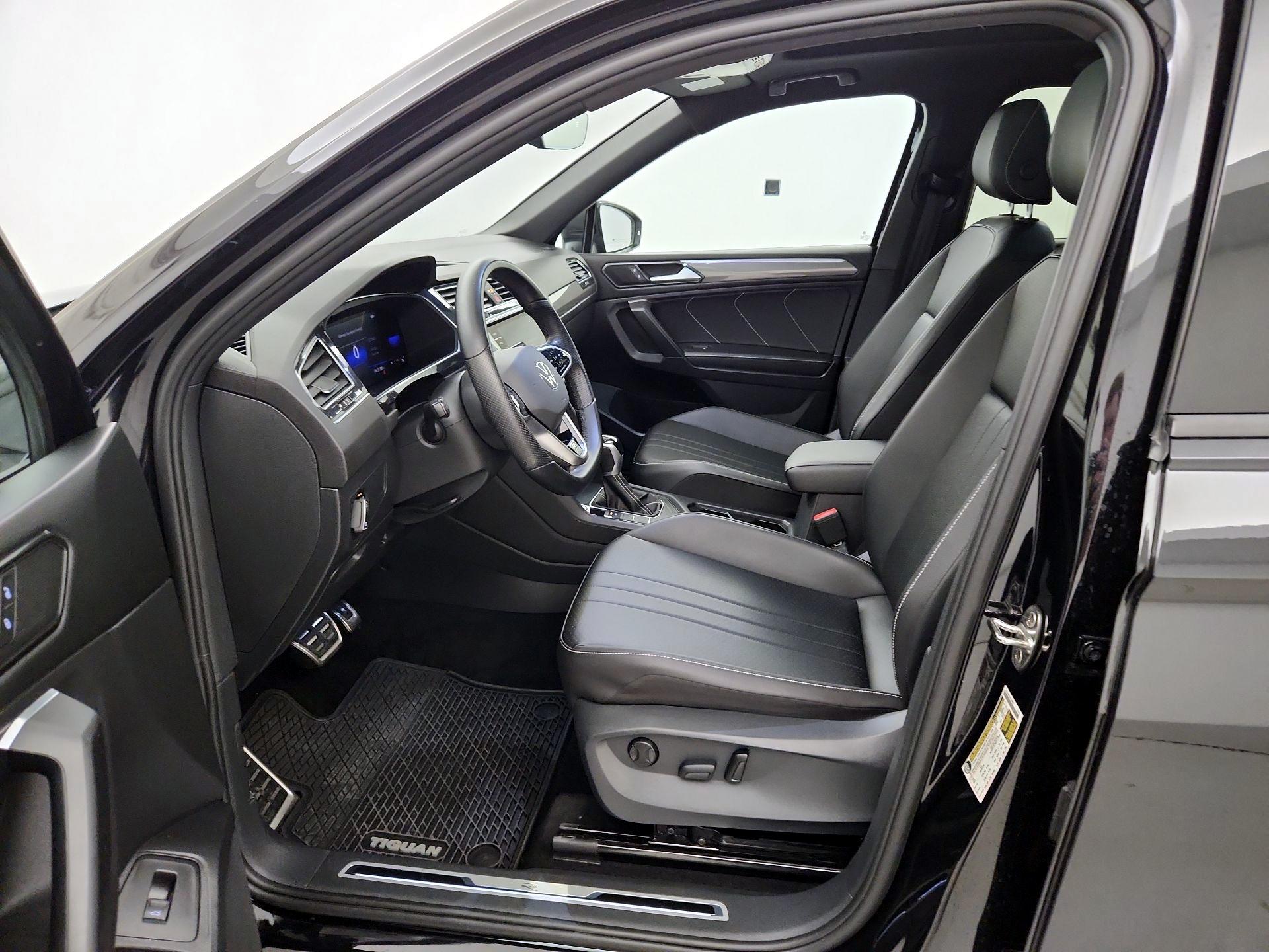 Thumbnail: 2022 Volkswagen Tiguan - 11