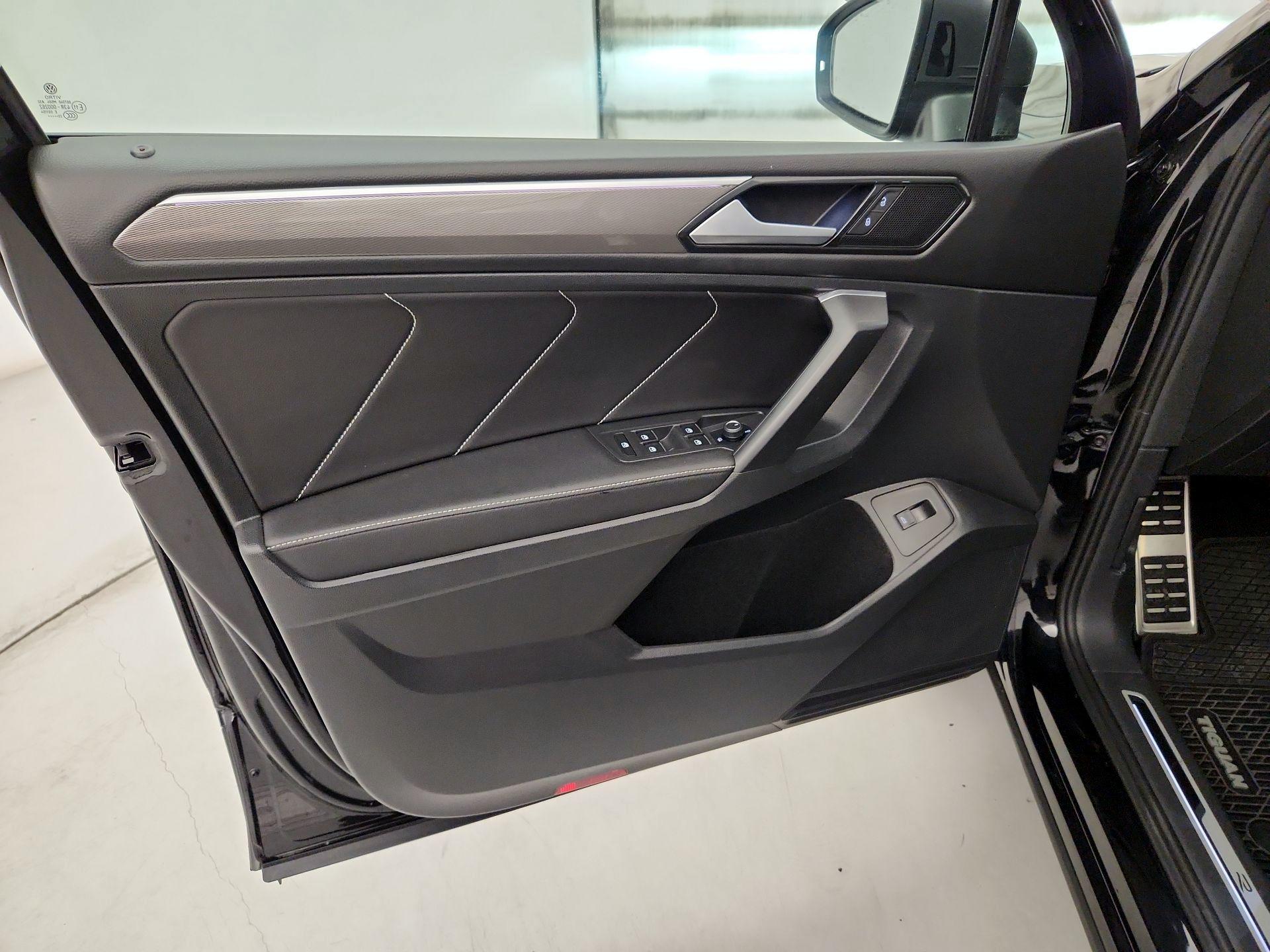 Thumbnail: 2022 Volkswagen Tiguan - 12