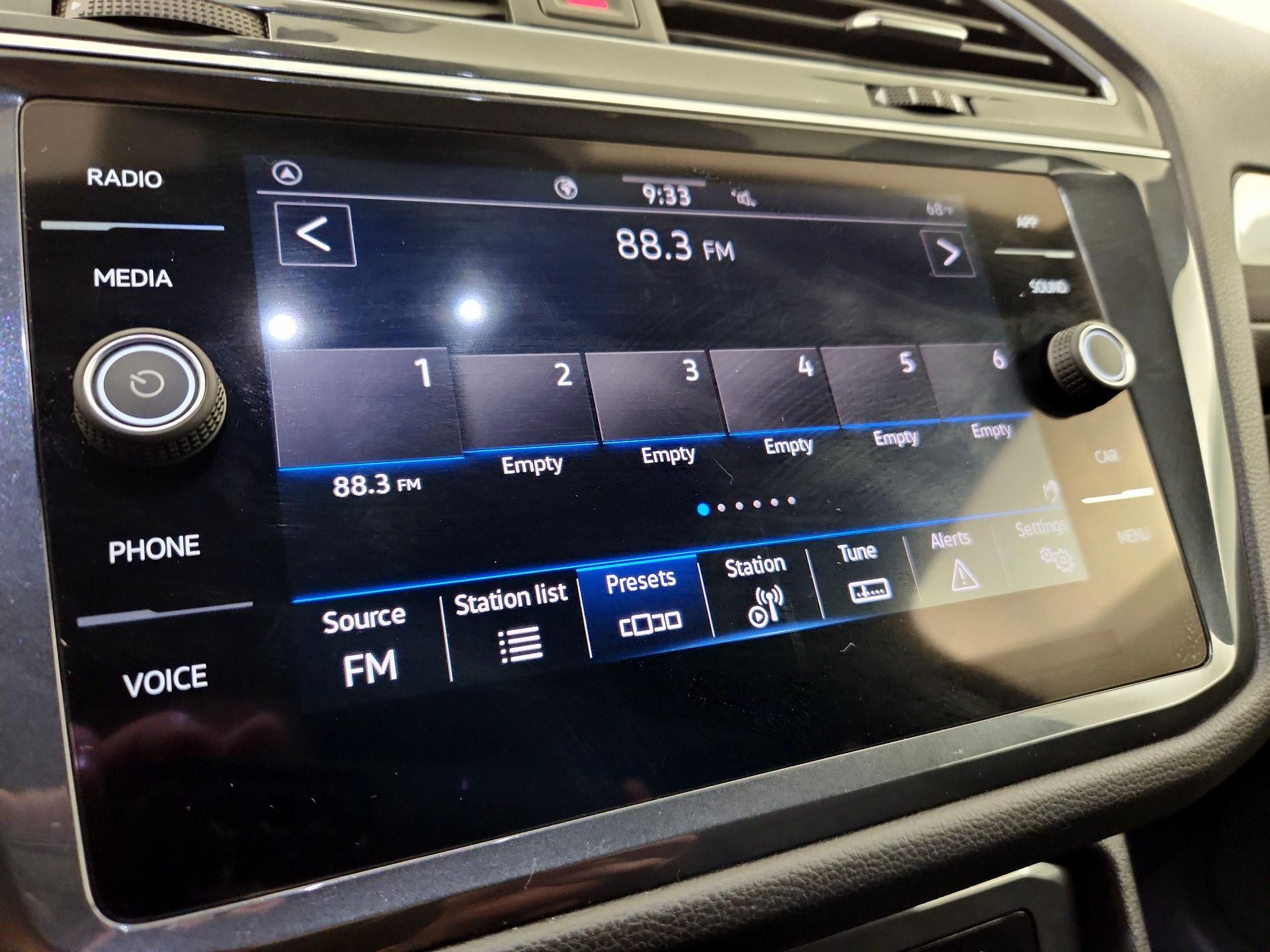 Thumbnail: 2022 Volkswagen Tiguan - 15