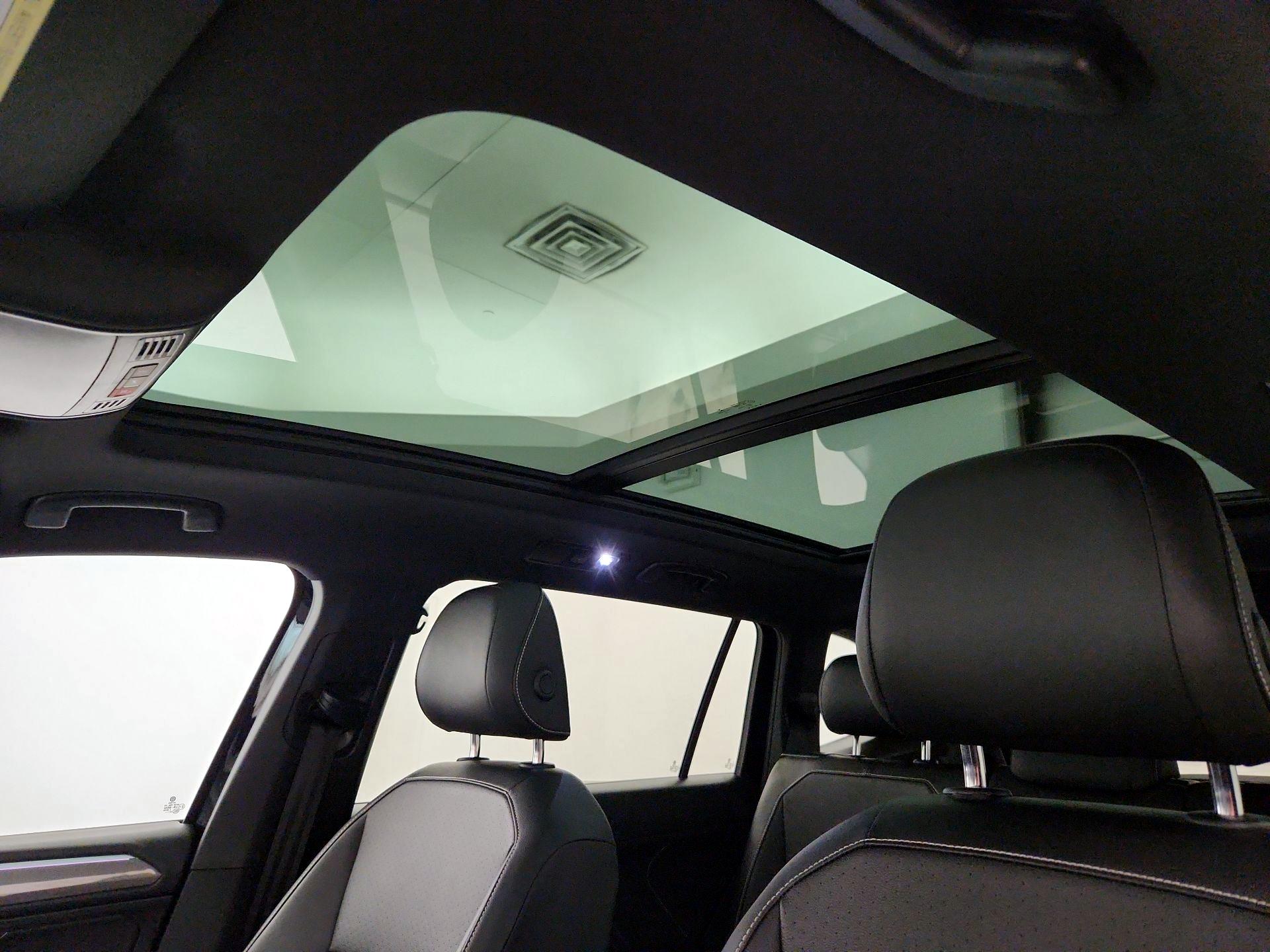 Thumbnail: 2022 Volkswagen Tiguan - 19