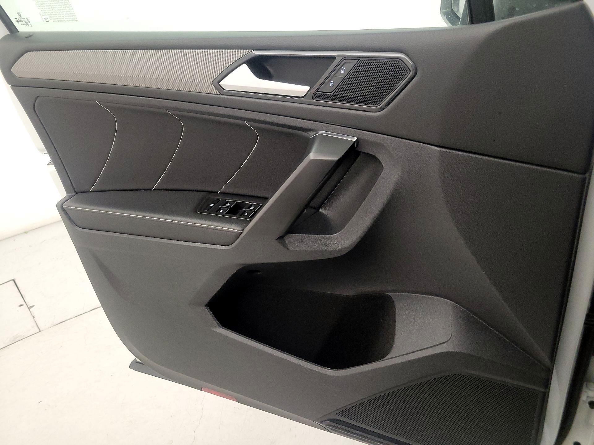 Thumbnail: 2023 Volkswagen Tiguan - 12