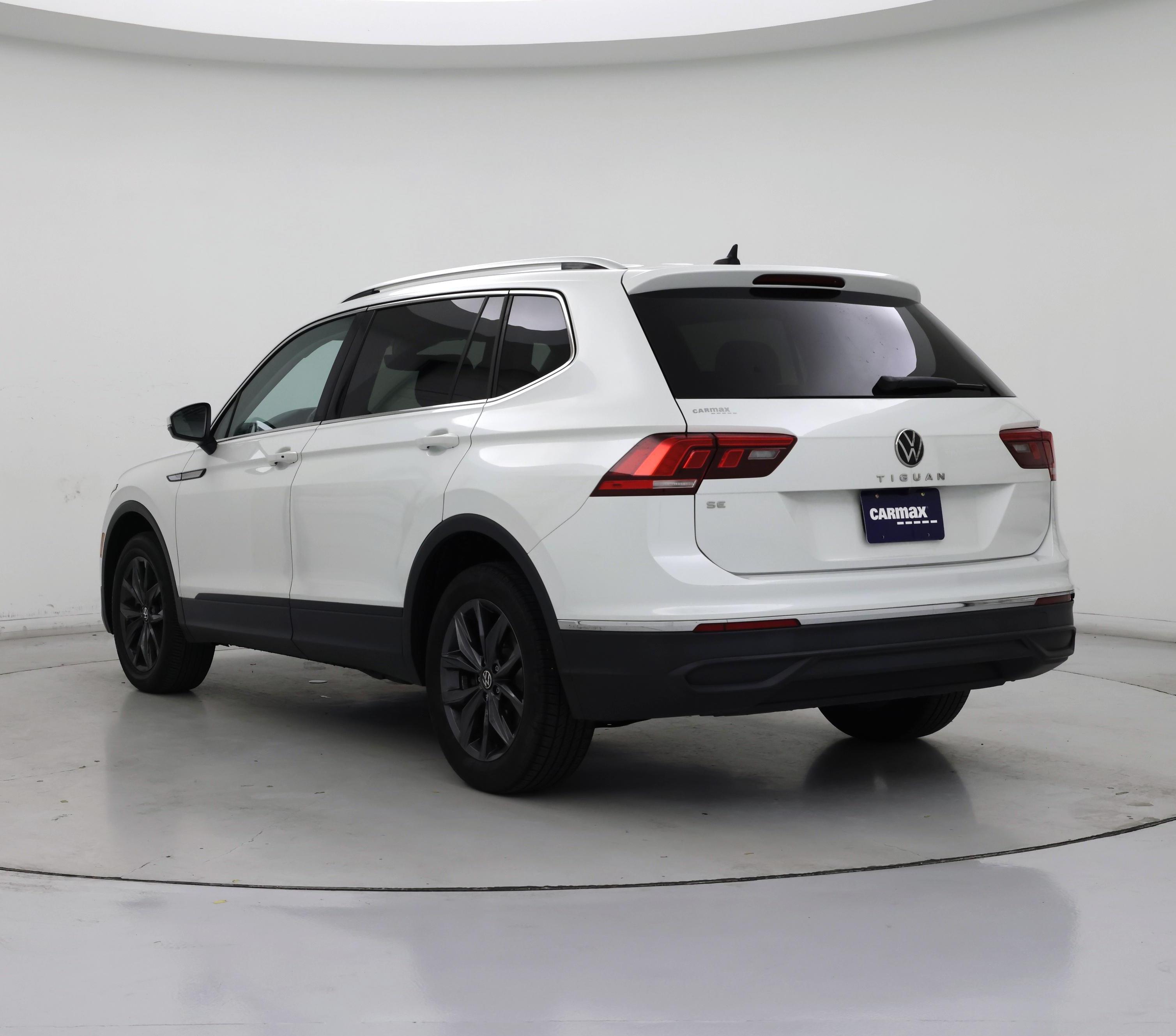 Thumbnail: 2023 Volkswagen Tiguan - 2