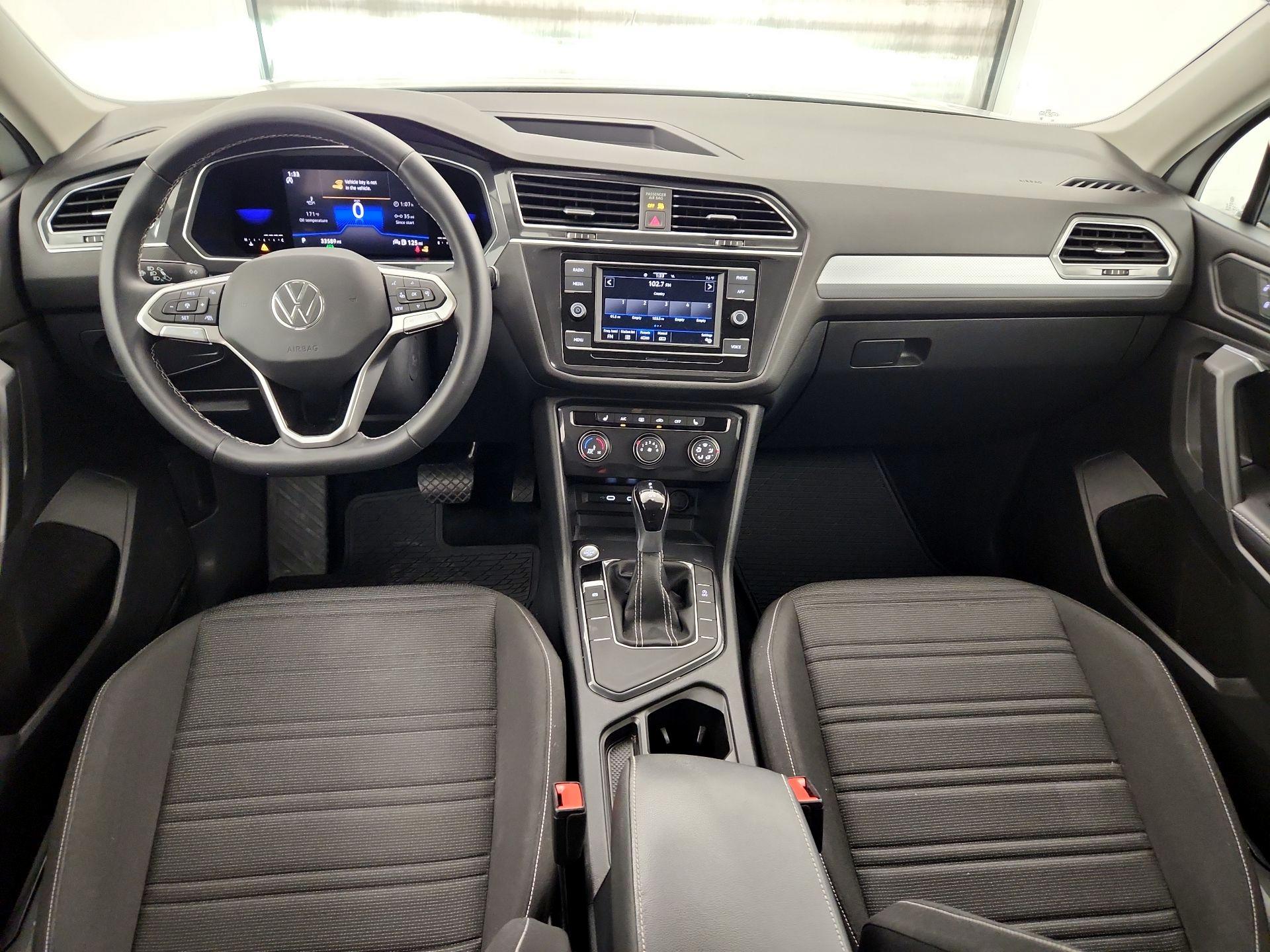 Thumbnail: 2023 Volkswagen Tiguan - 9