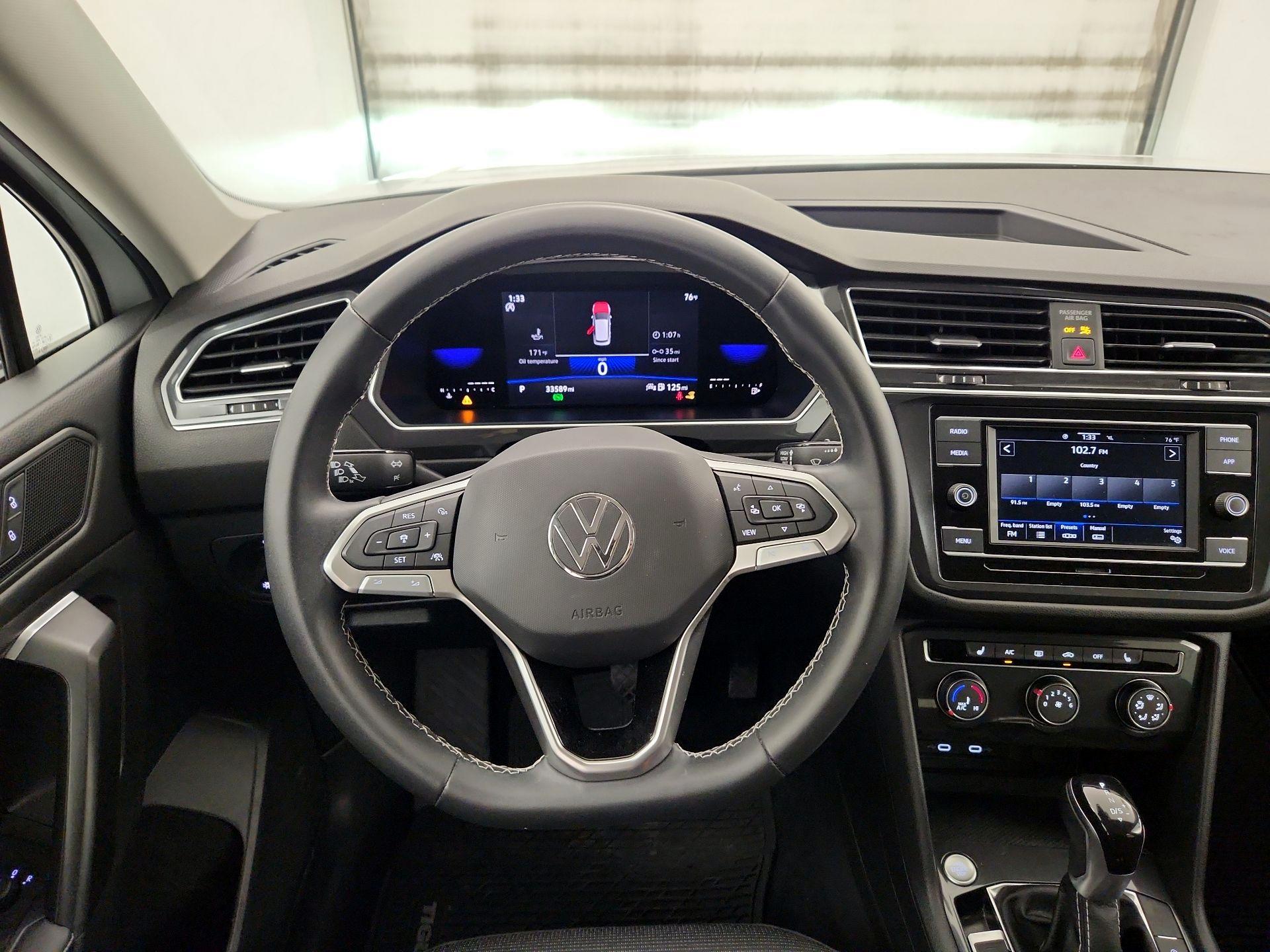 Thumbnail: 2023 Volkswagen Tiguan - 10