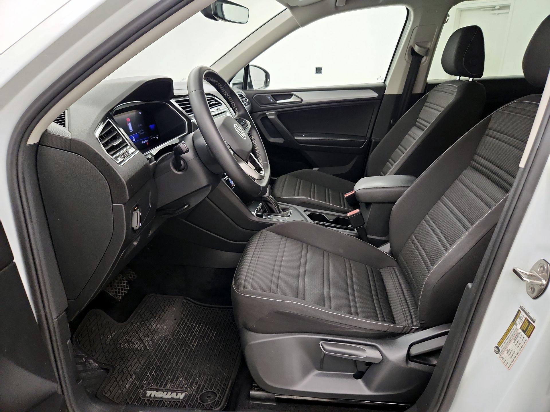 Thumbnail: 2023 Volkswagen Tiguan - 11