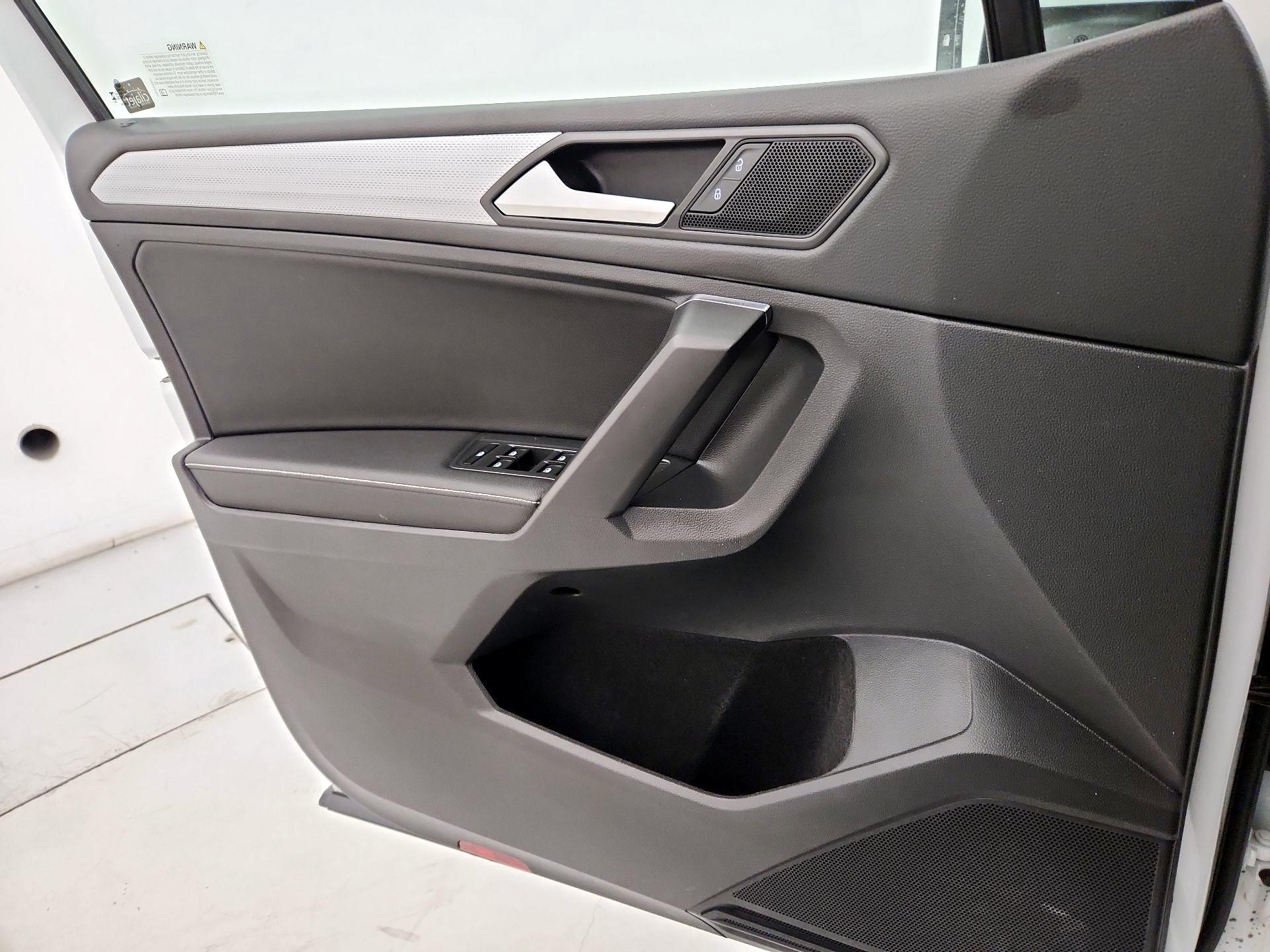 Thumbnail: 2023 Volkswagen Tiguan - 12