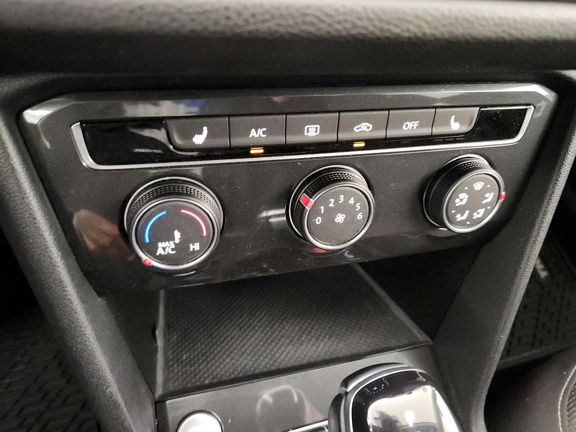 Thumbnail: 2023 Volkswagen Tiguan - 16