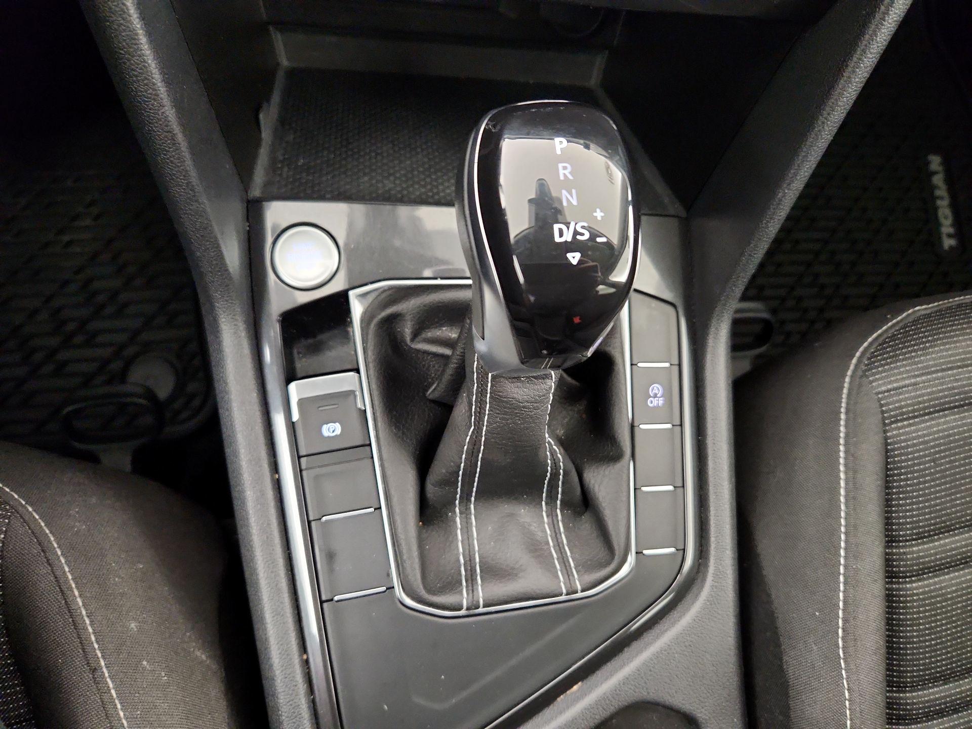 Thumbnail: 2023 Volkswagen Tiguan - 17