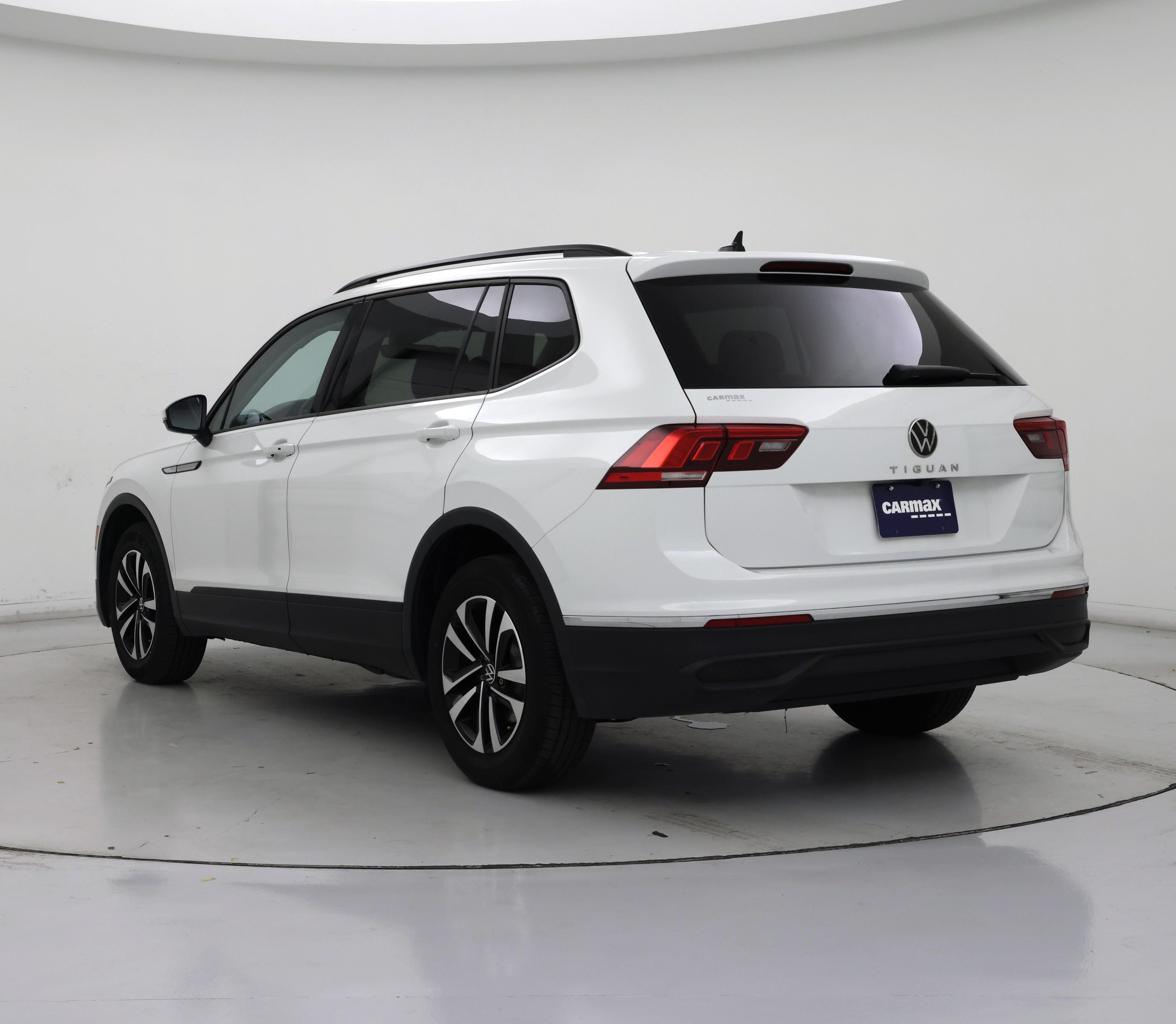 Thumbnail: 2023 Volkswagen Tiguan - 2