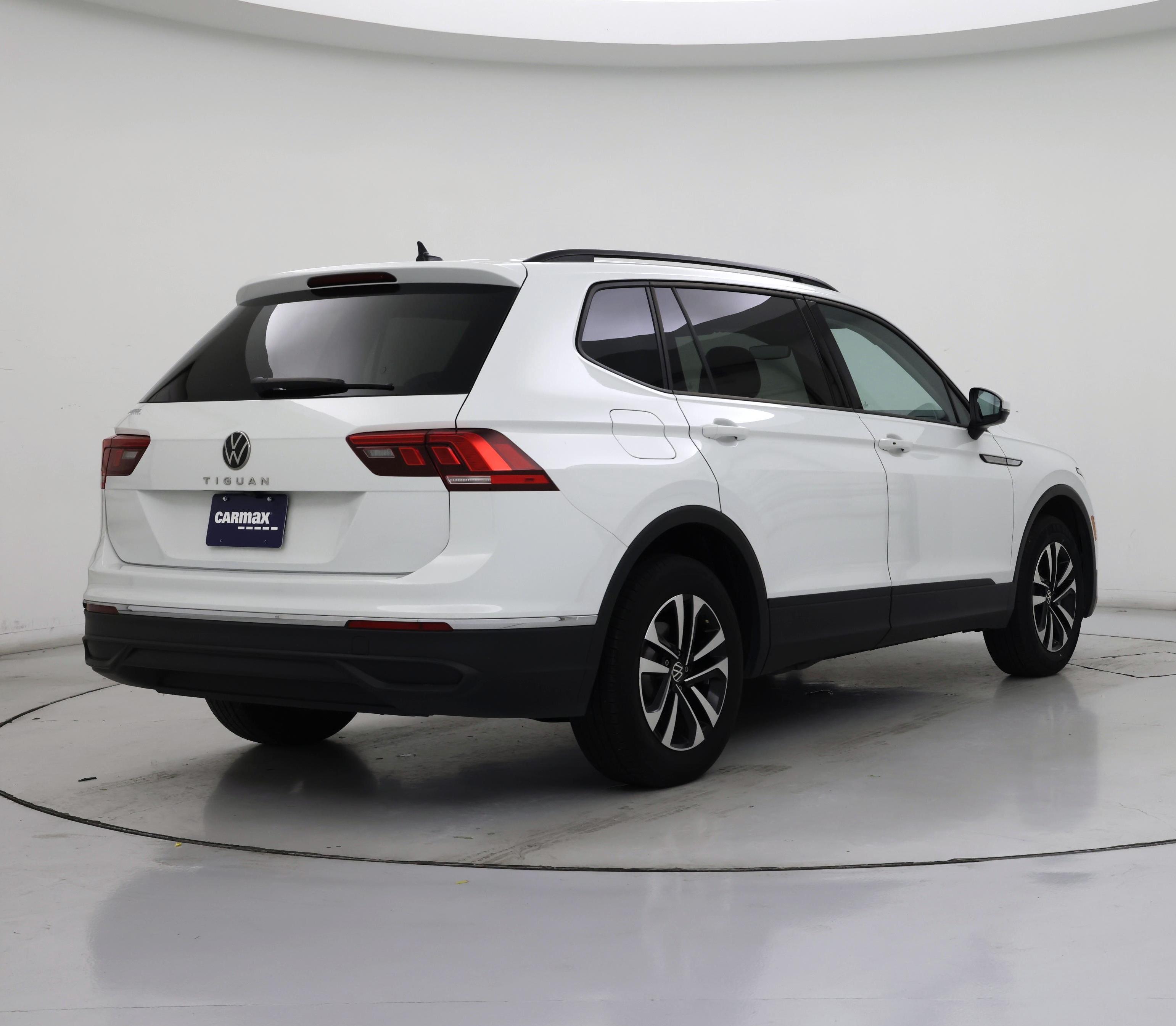 Thumbnail: 2023 Volkswagen Tiguan - 8