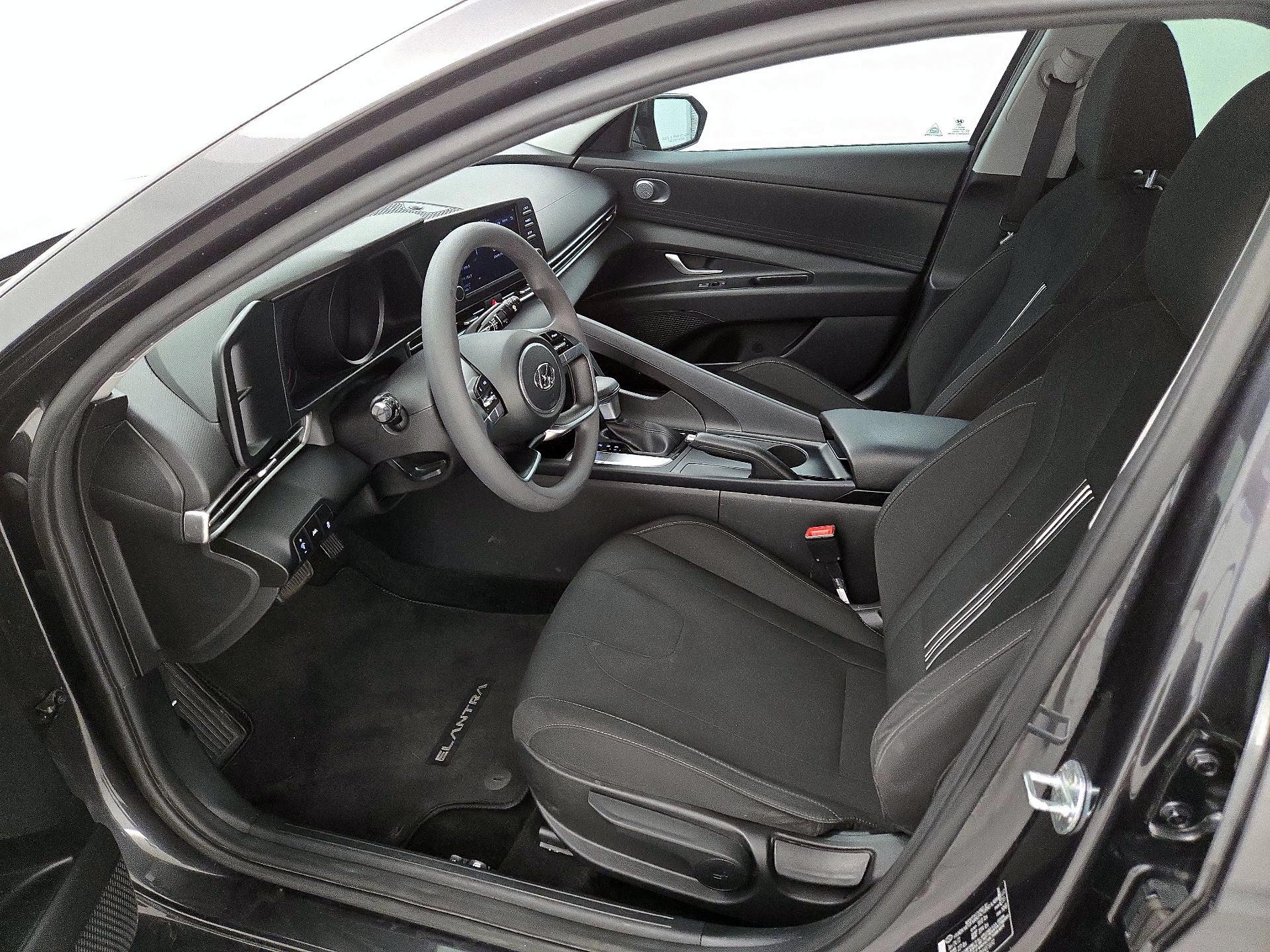 Thumbnail: 2022 Hyundai Elantra - 11