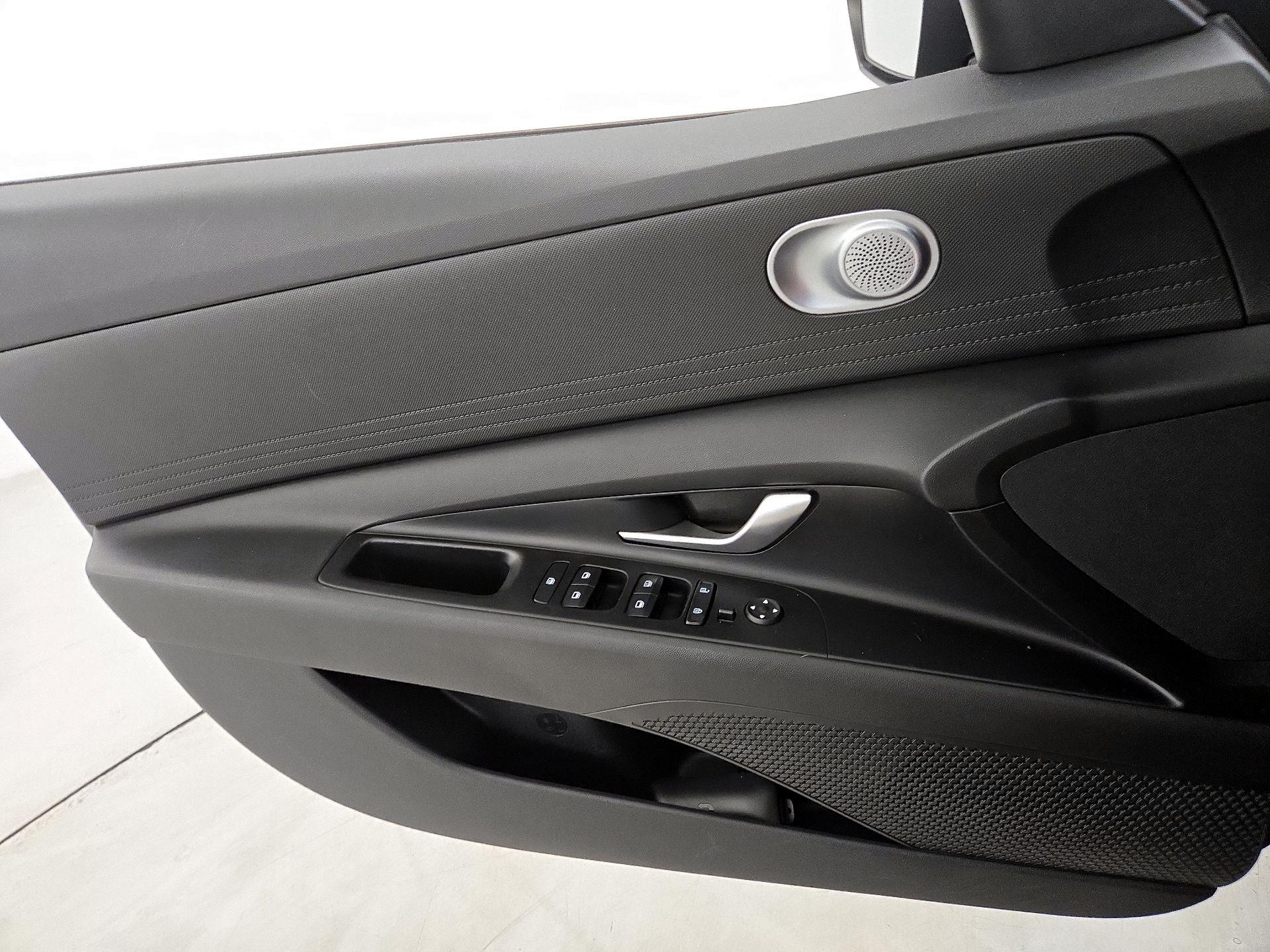 Thumbnail: 2022 Hyundai Elantra - 12