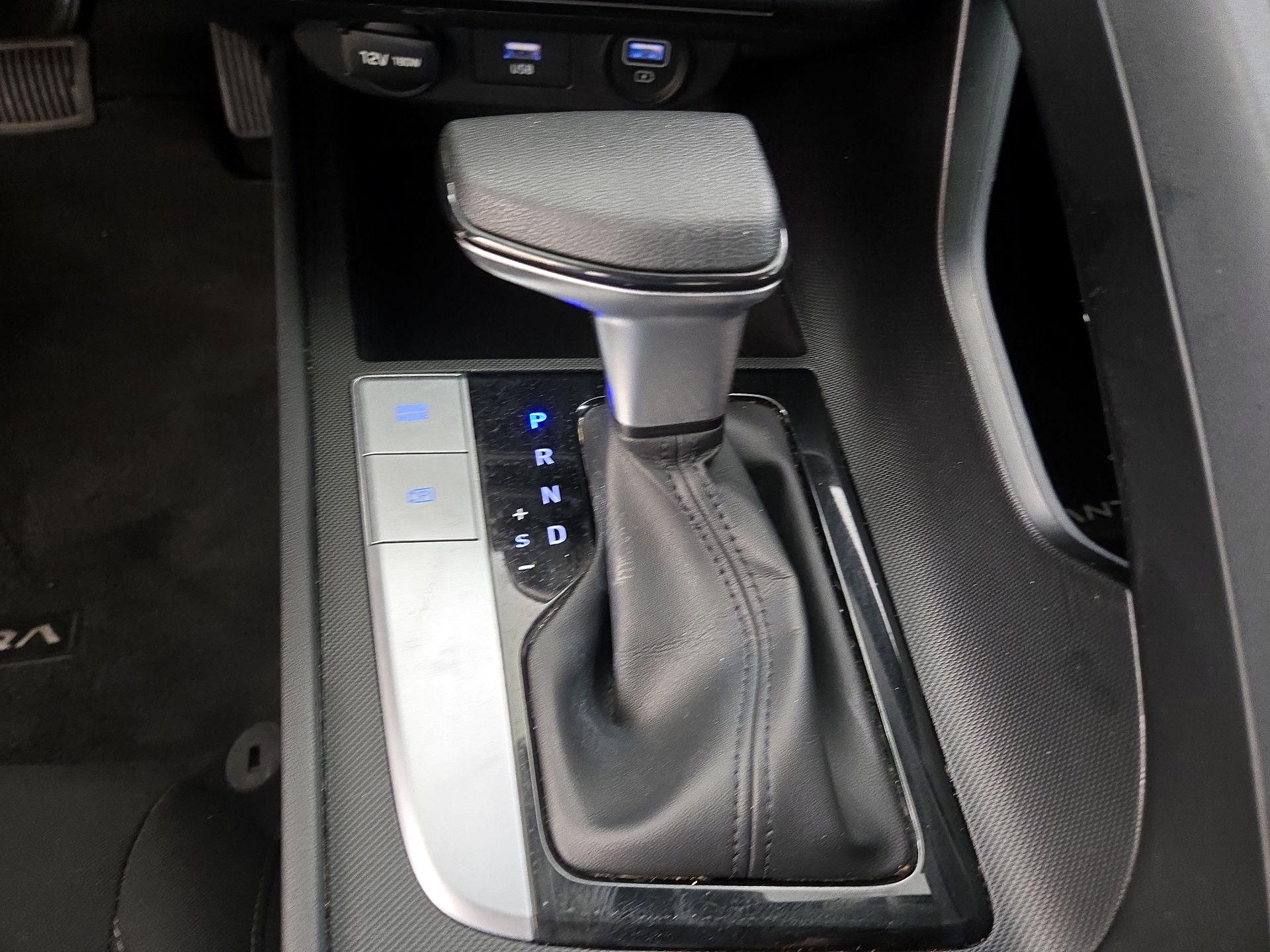 Thumbnail: 2022 Hyundai Elantra - 17