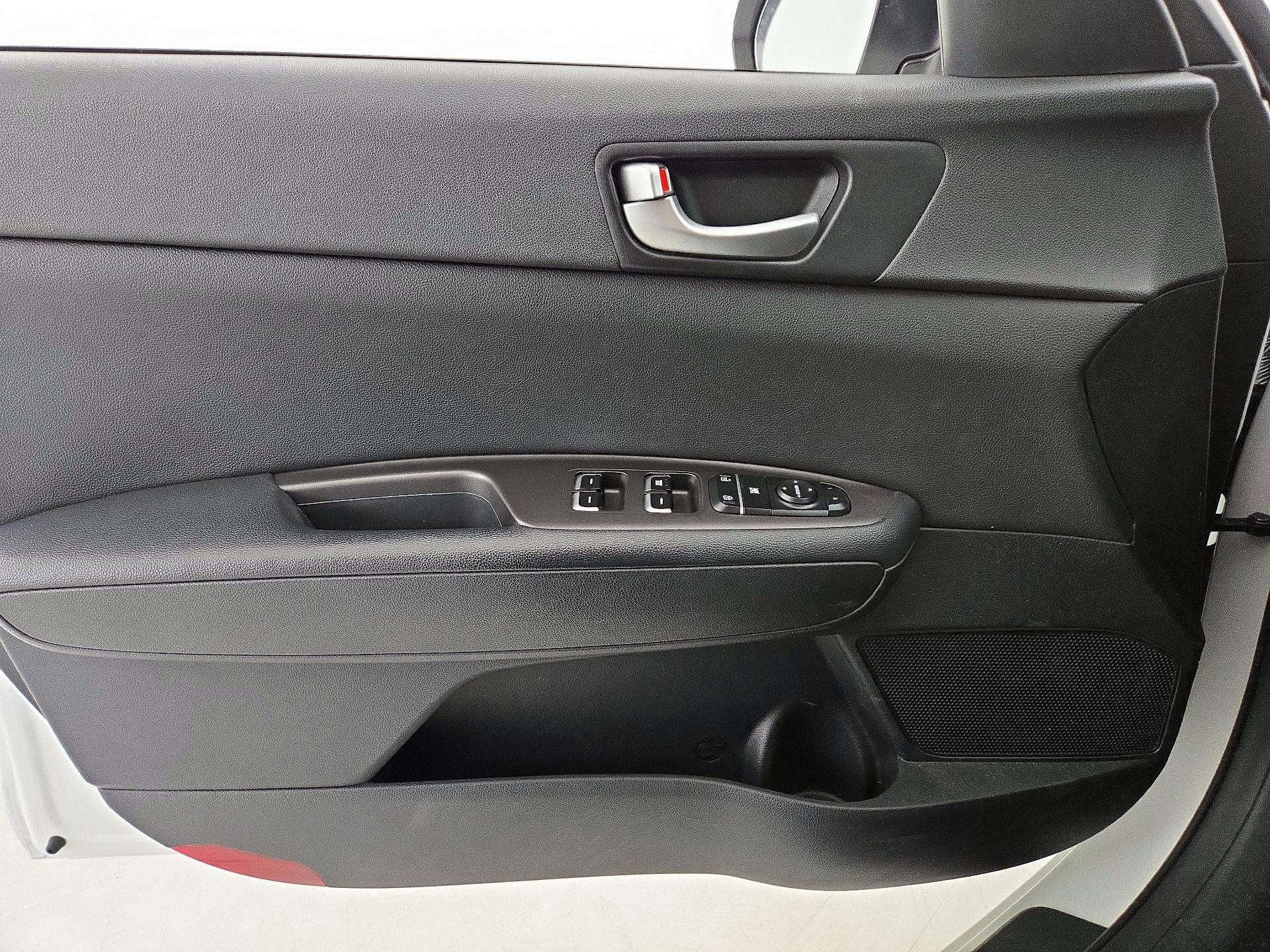 Thumbnail: 2016 Kia Optima - 12