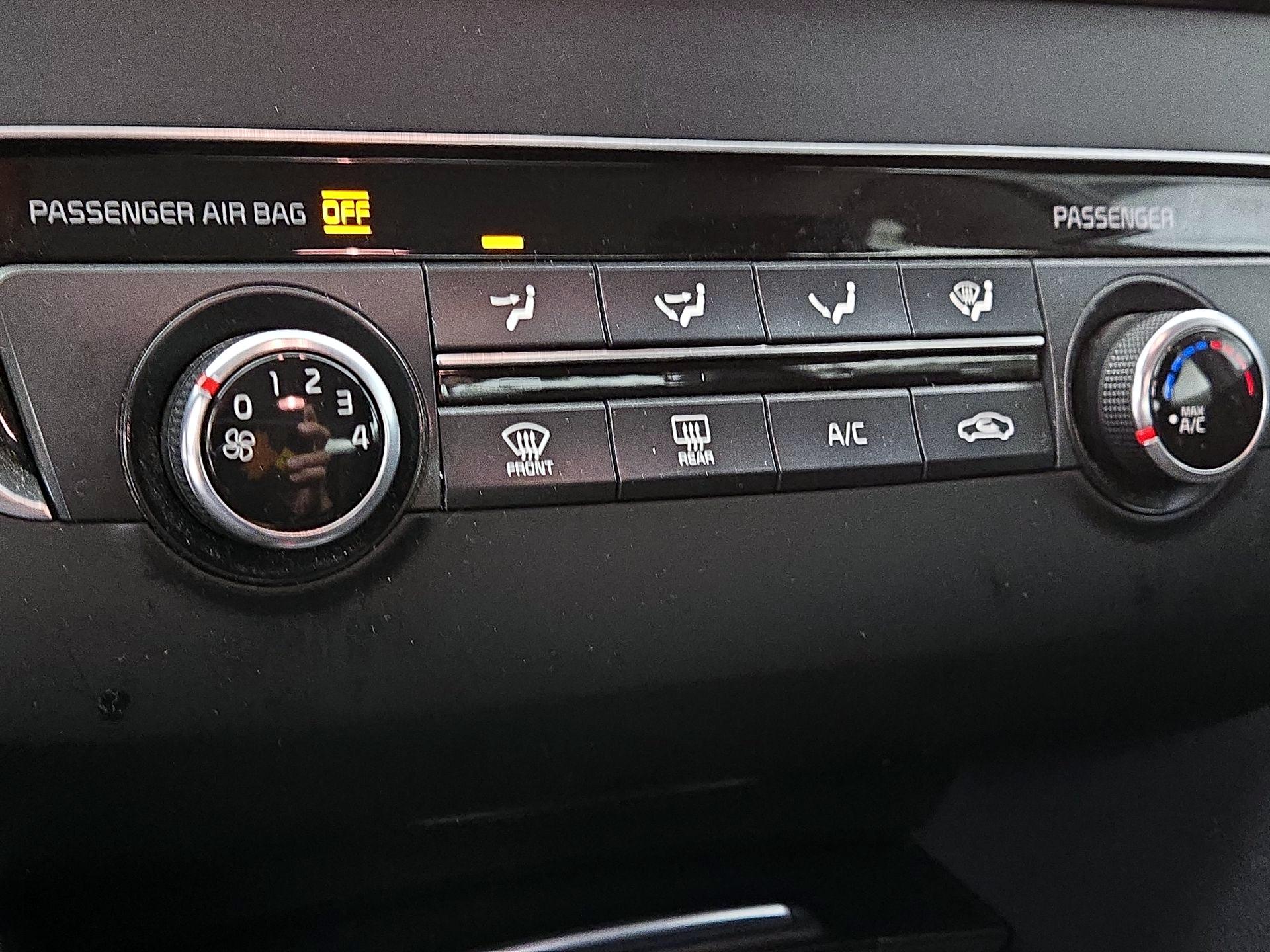 Thumbnail: 2016 Kia Optima - 16