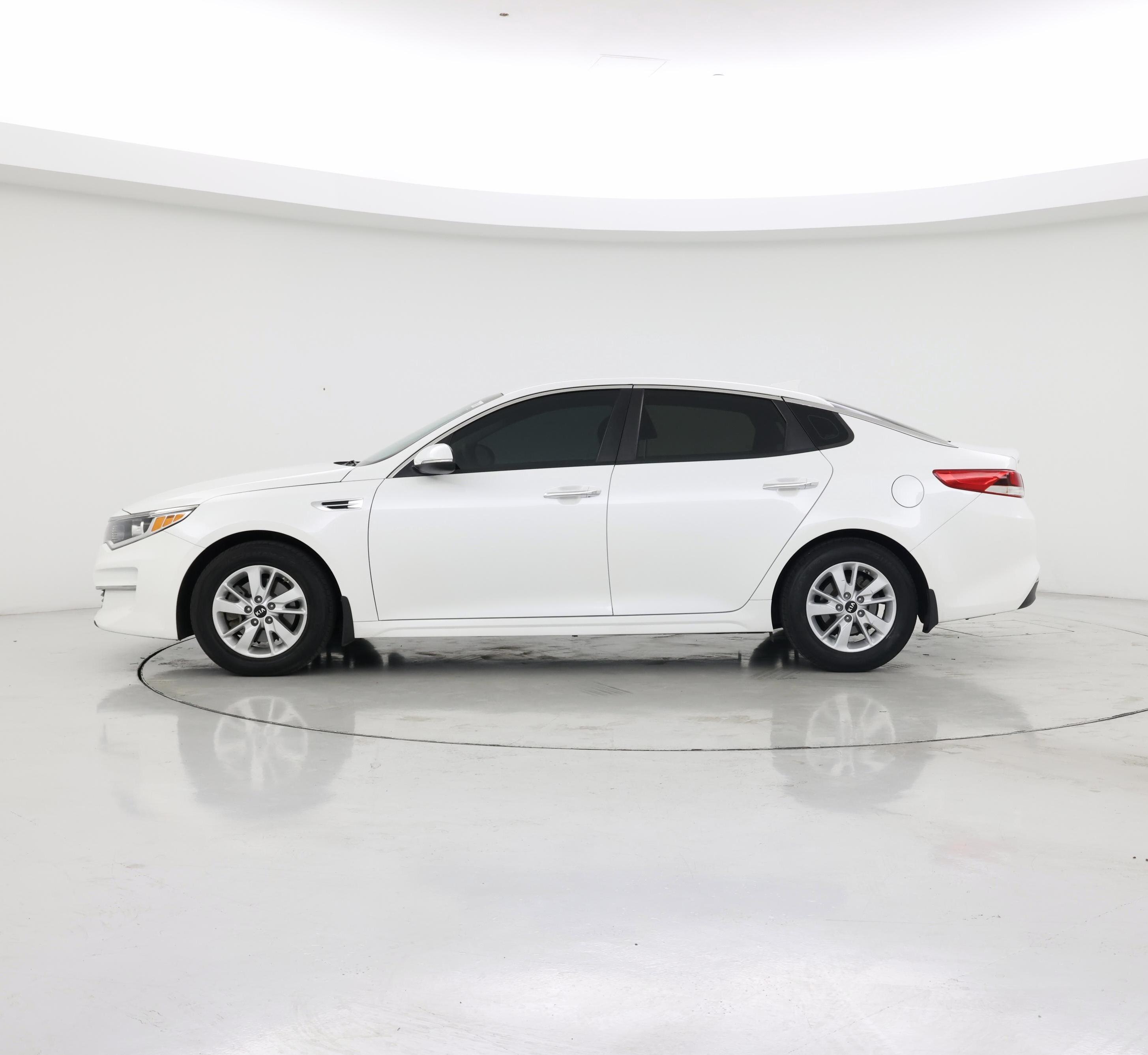 Thumbnail: 2016 Kia Optima - 3