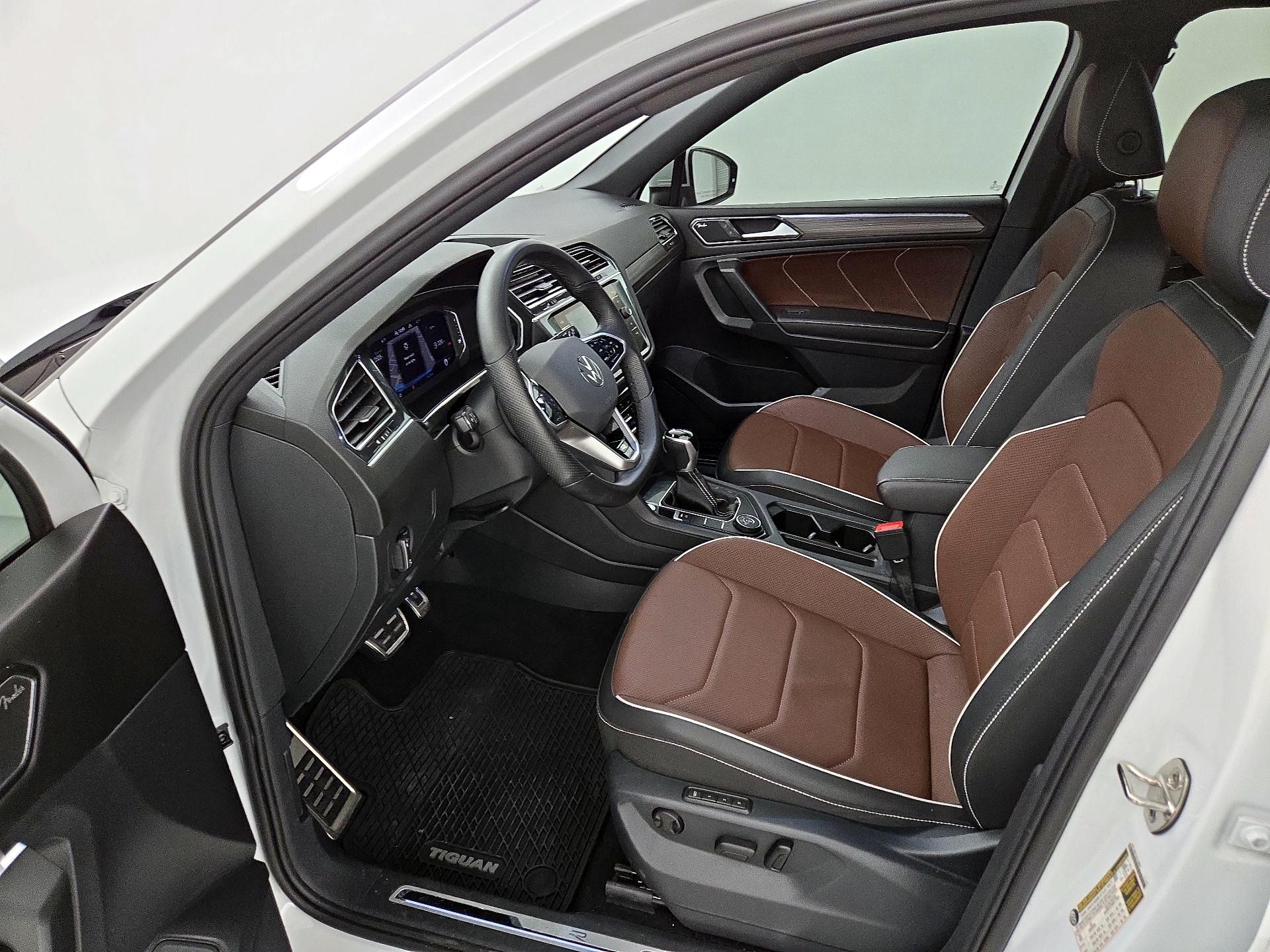 Thumbnail: 2022 Volkswagen Tiguan - 11