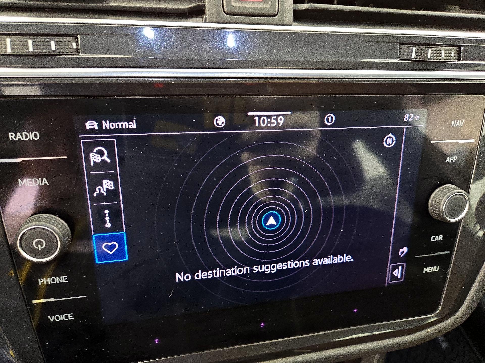 Thumbnail: 2022 Volkswagen Tiguan - 14