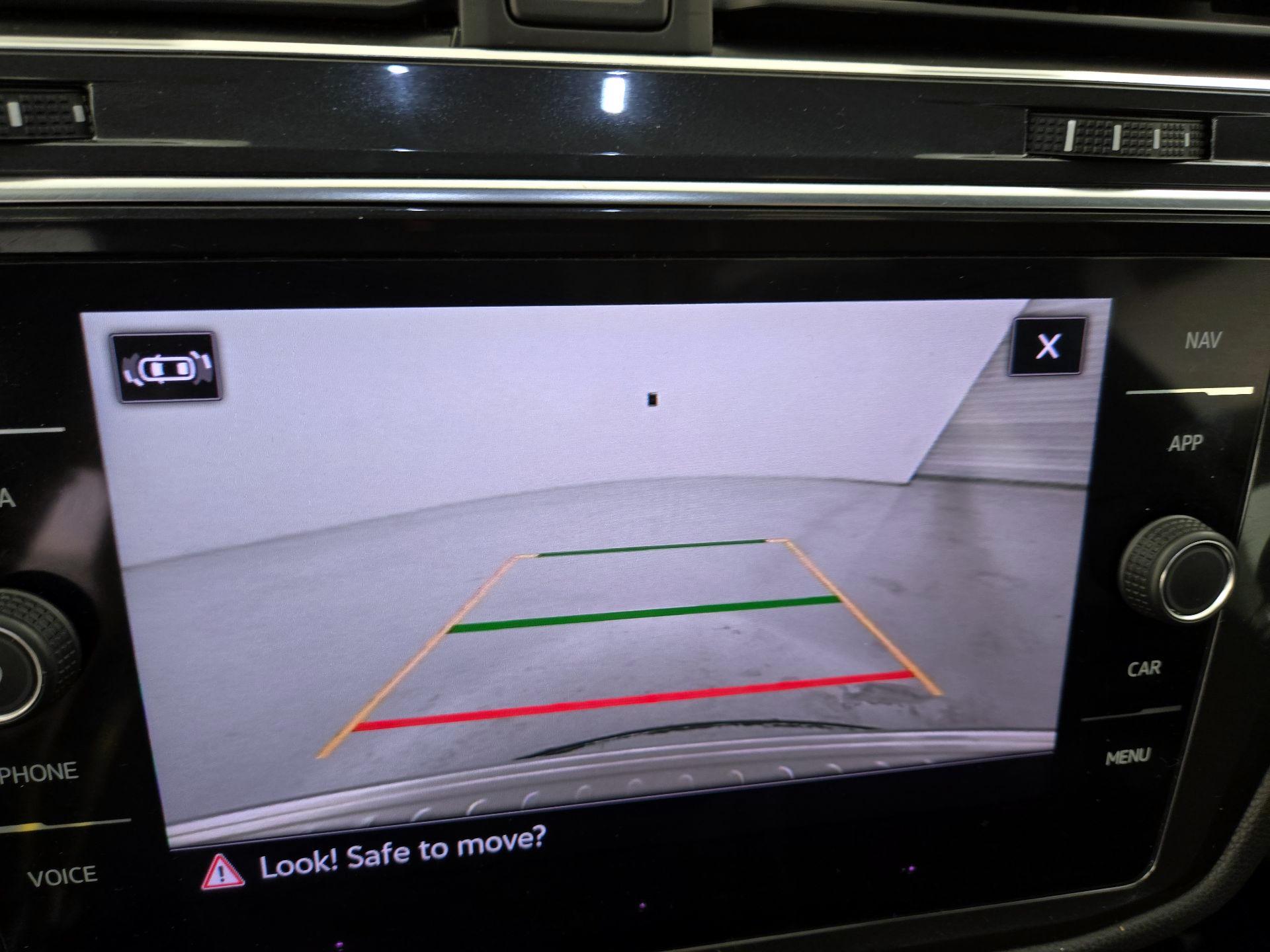 Thumbnail: 2022 Volkswagen Tiguan - 15