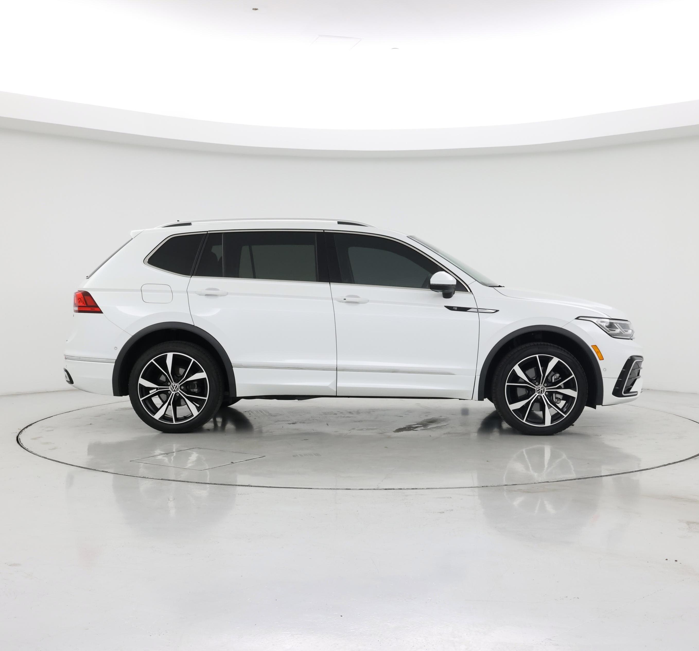 Thumbnail: 2022 Volkswagen Tiguan - 7