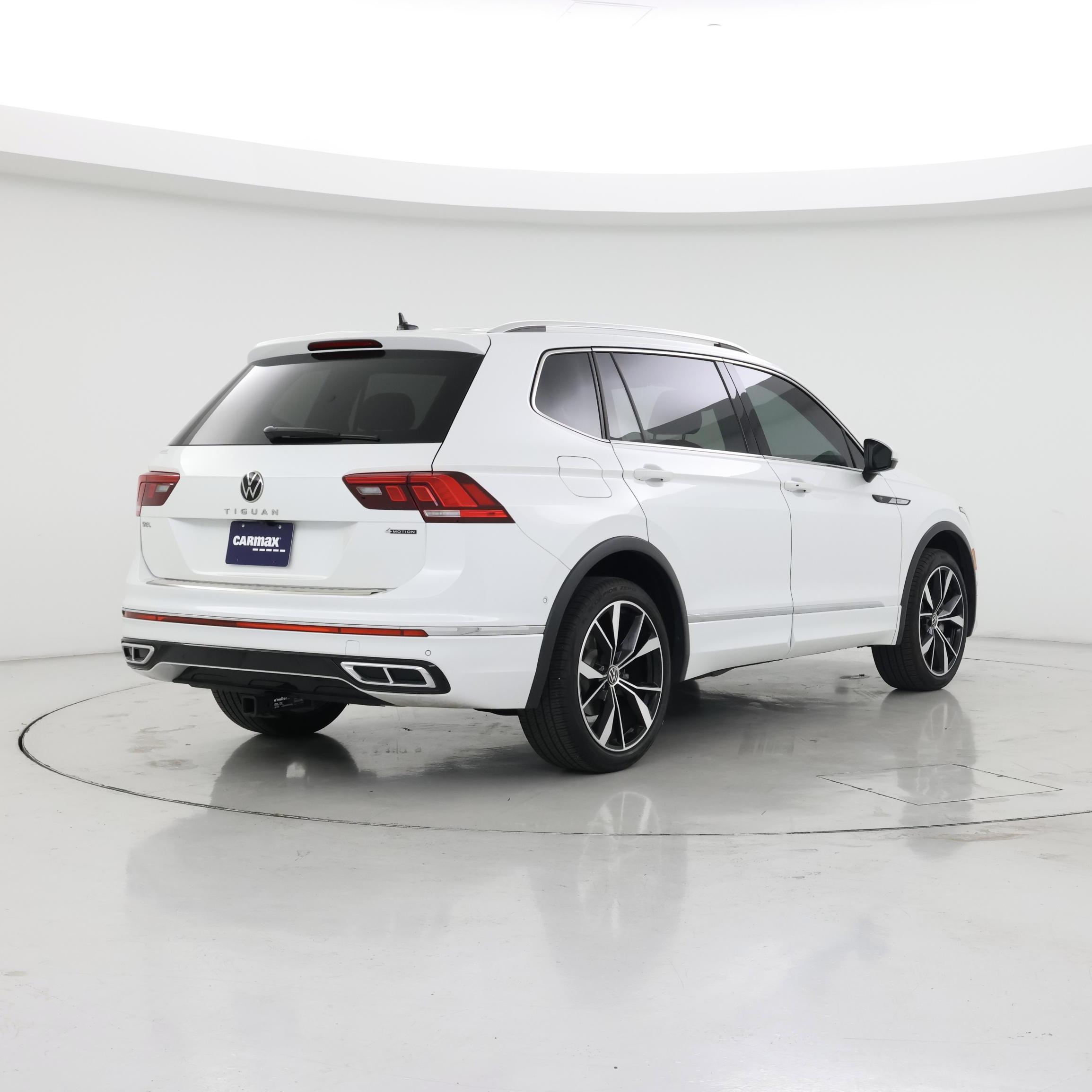 Thumbnail: 2022 Volkswagen Tiguan - 8