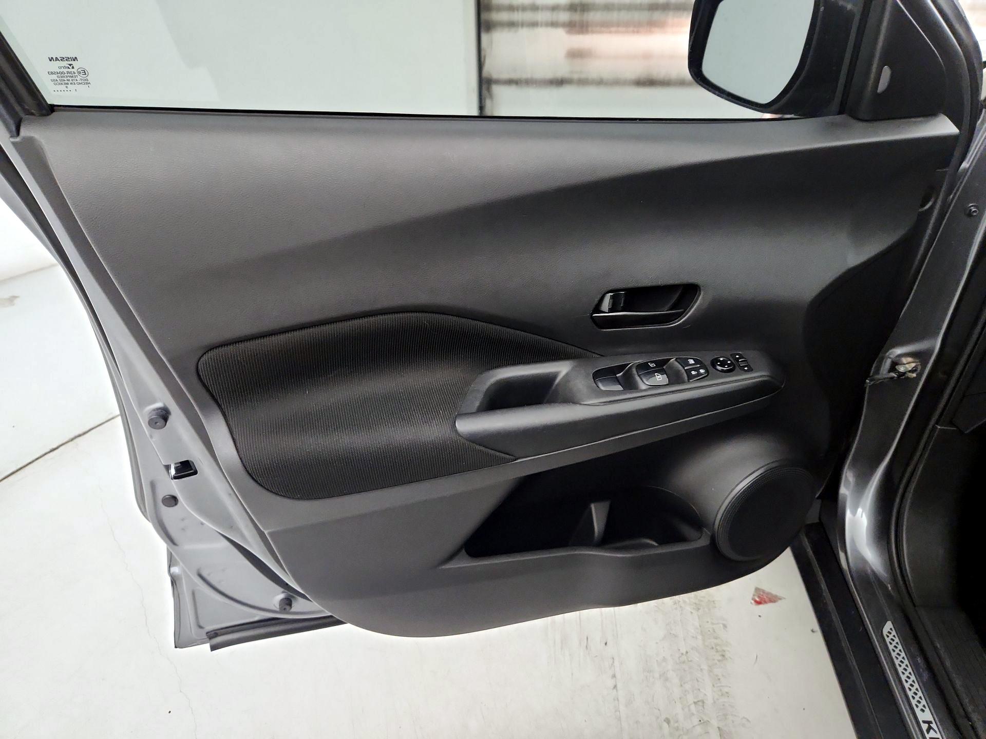 Thumbnail: 2021 Nissan Kicks - 12