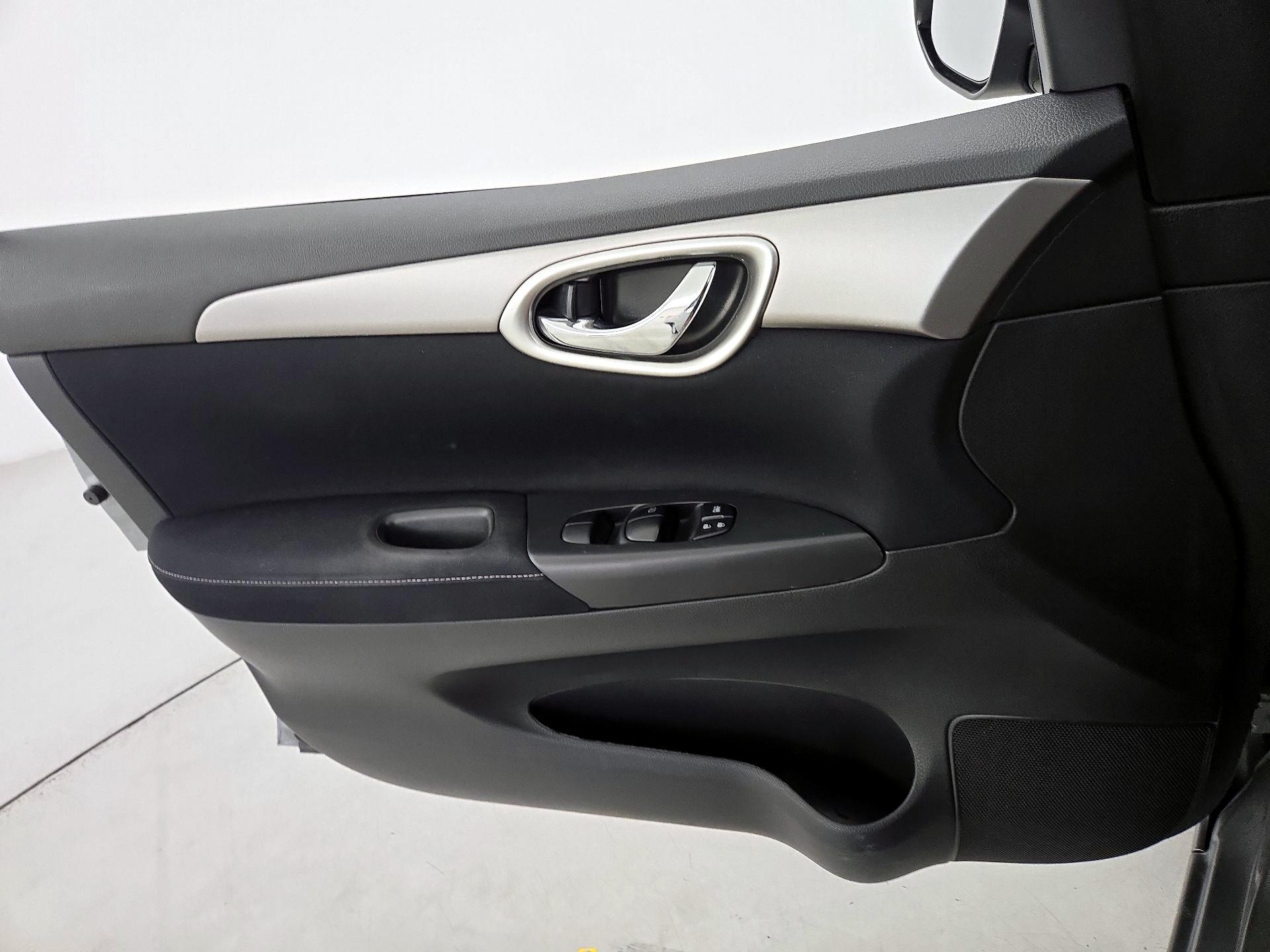 Thumbnail: 2014 Nissan Sentra - 12