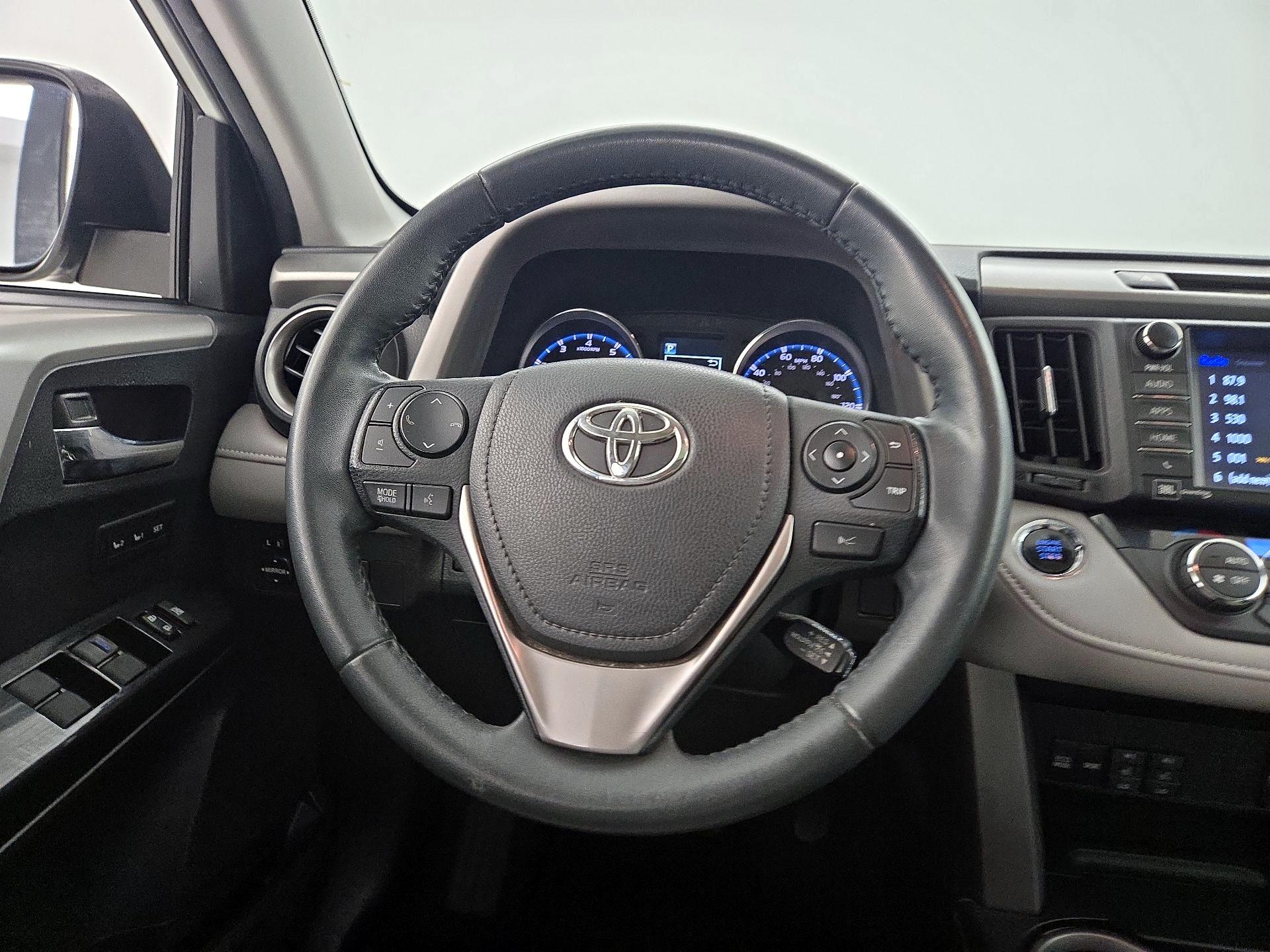 Thumbnail: 2017 Toyota RAV4 - 10