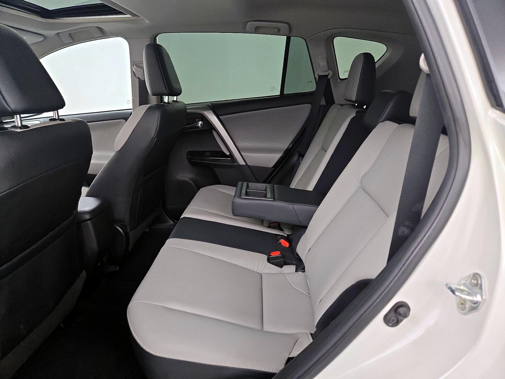 Thumbnail: 2017 Toyota RAV4 - 20