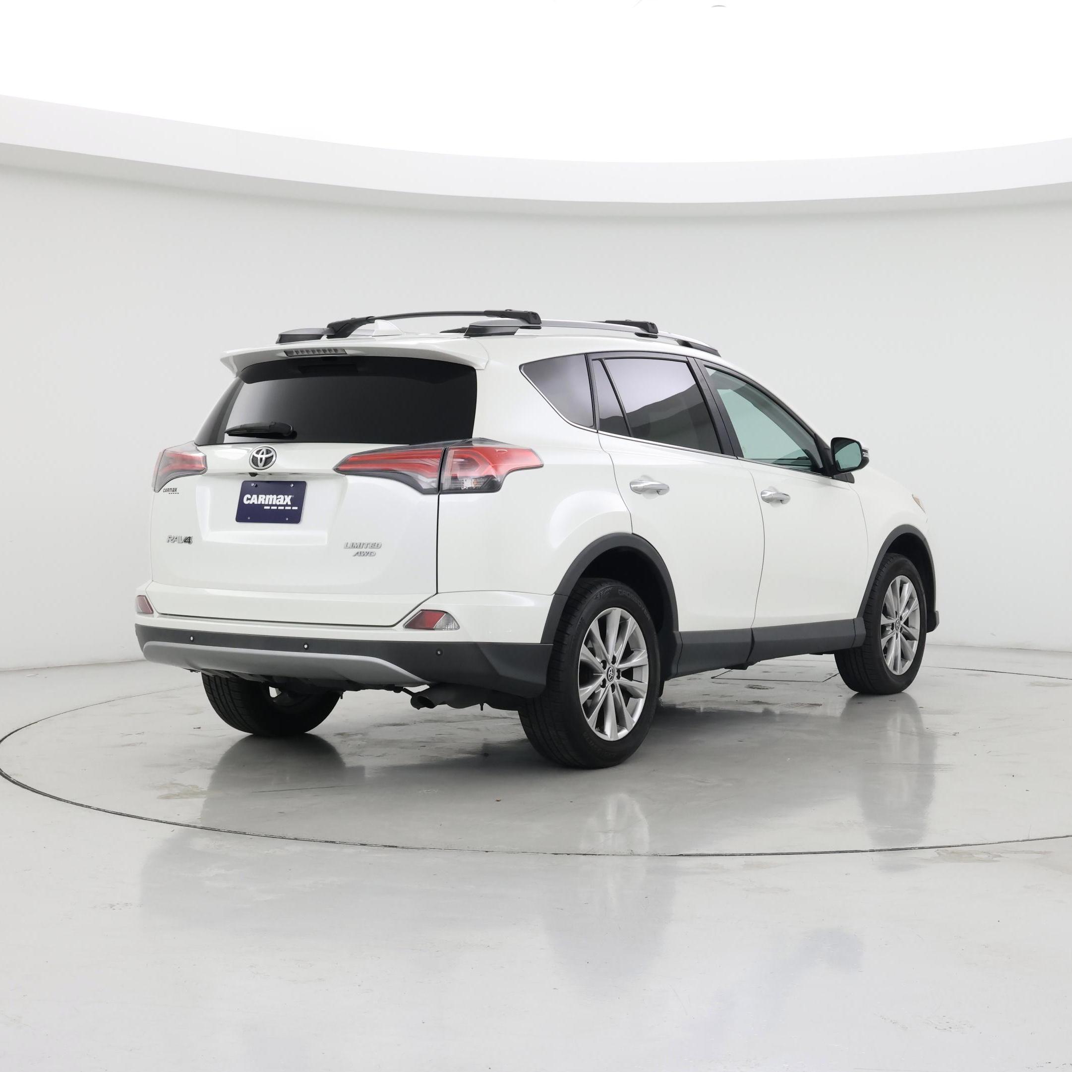 Thumbnail: 2017 Toyota RAV4 - 8