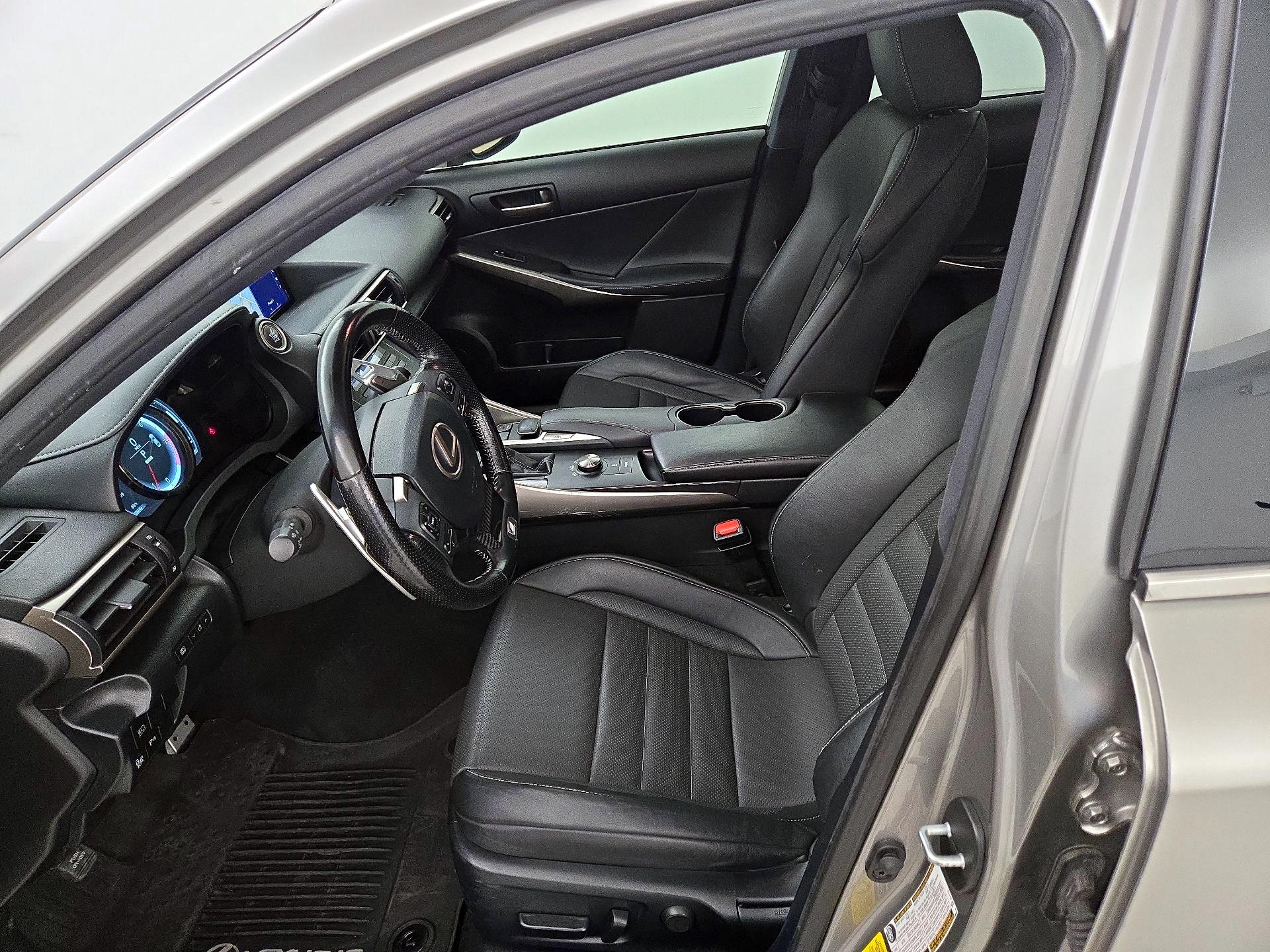 Thumbnail: 2019 Lexus IS - 11