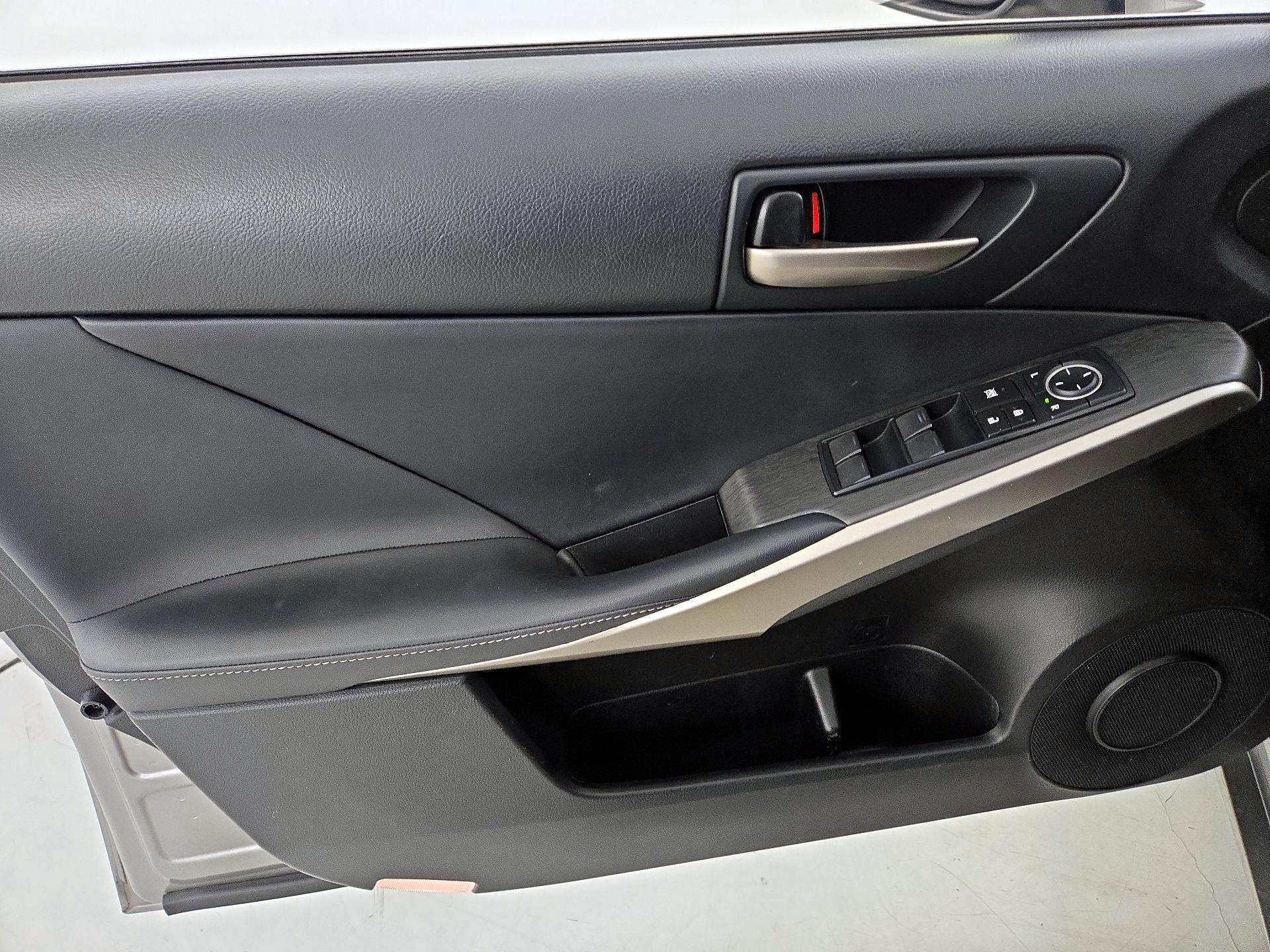 Thumbnail: 2019 Lexus IS - 12