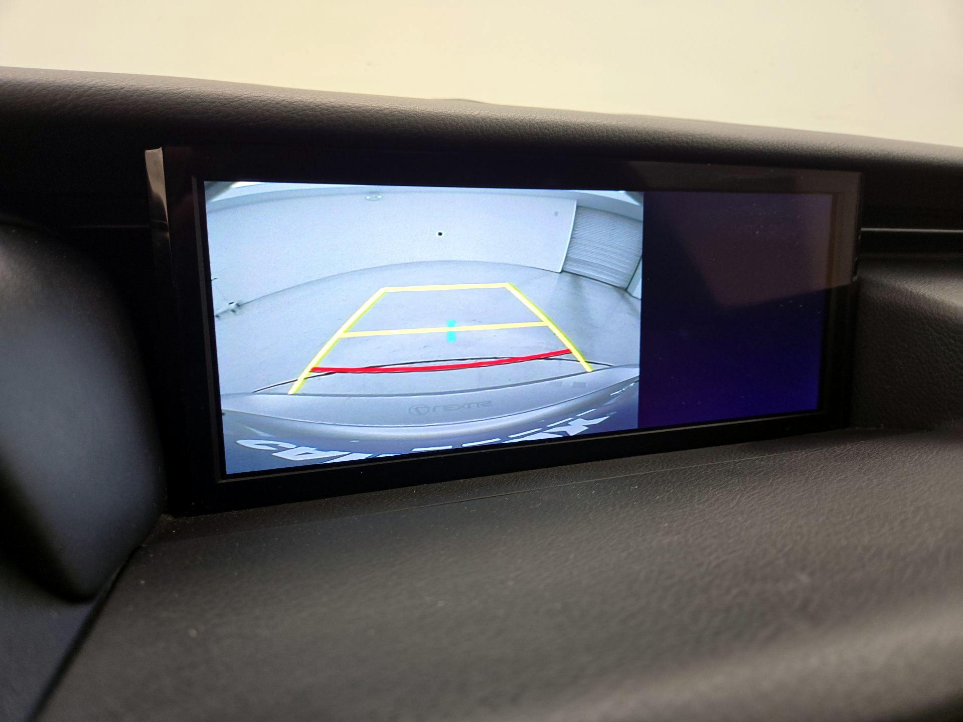 Thumbnail: 2019 Lexus IS - 15