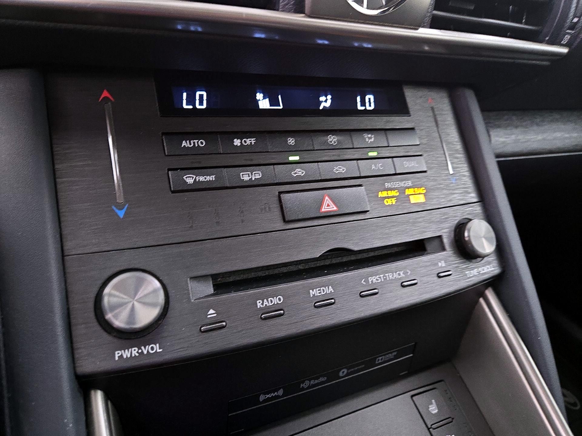 Thumbnail: 2019 Lexus IS - 17