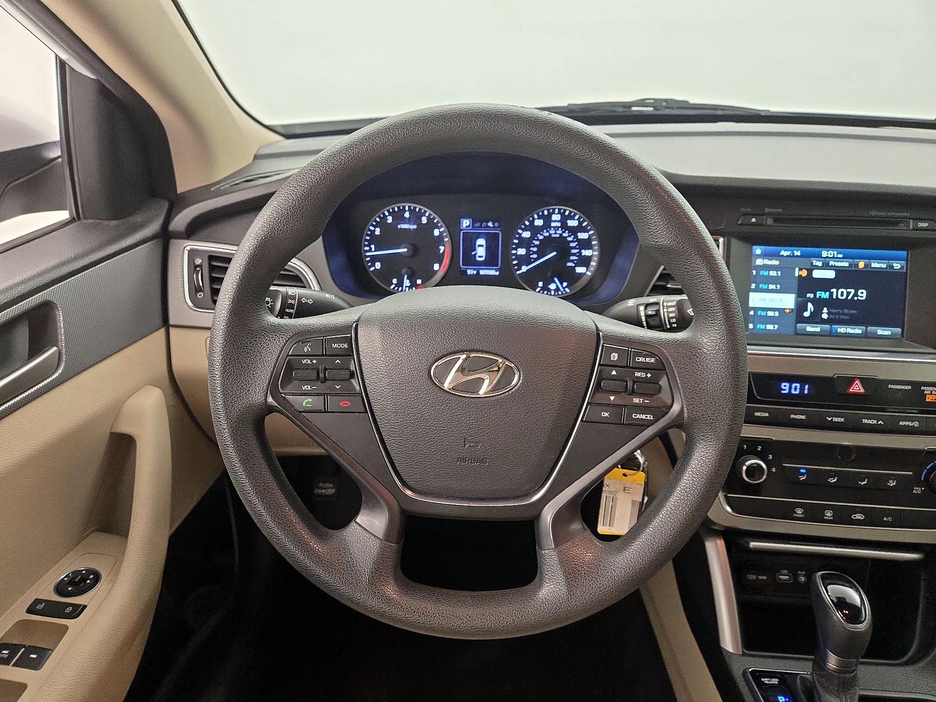Thumbnail: 2016 Hyundai Sonata - 10