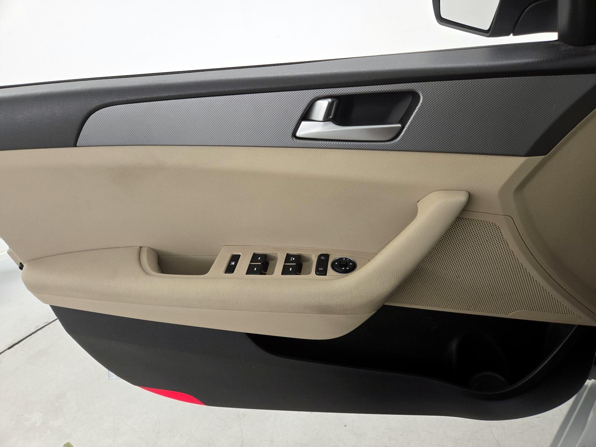 Thumbnail: 2016 Hyundai Sonata - 12